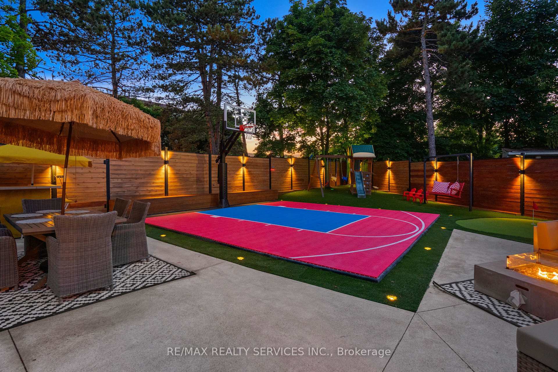 Photo 7 of 24 Marlow Place, Brampton, Central Park — HOMEH