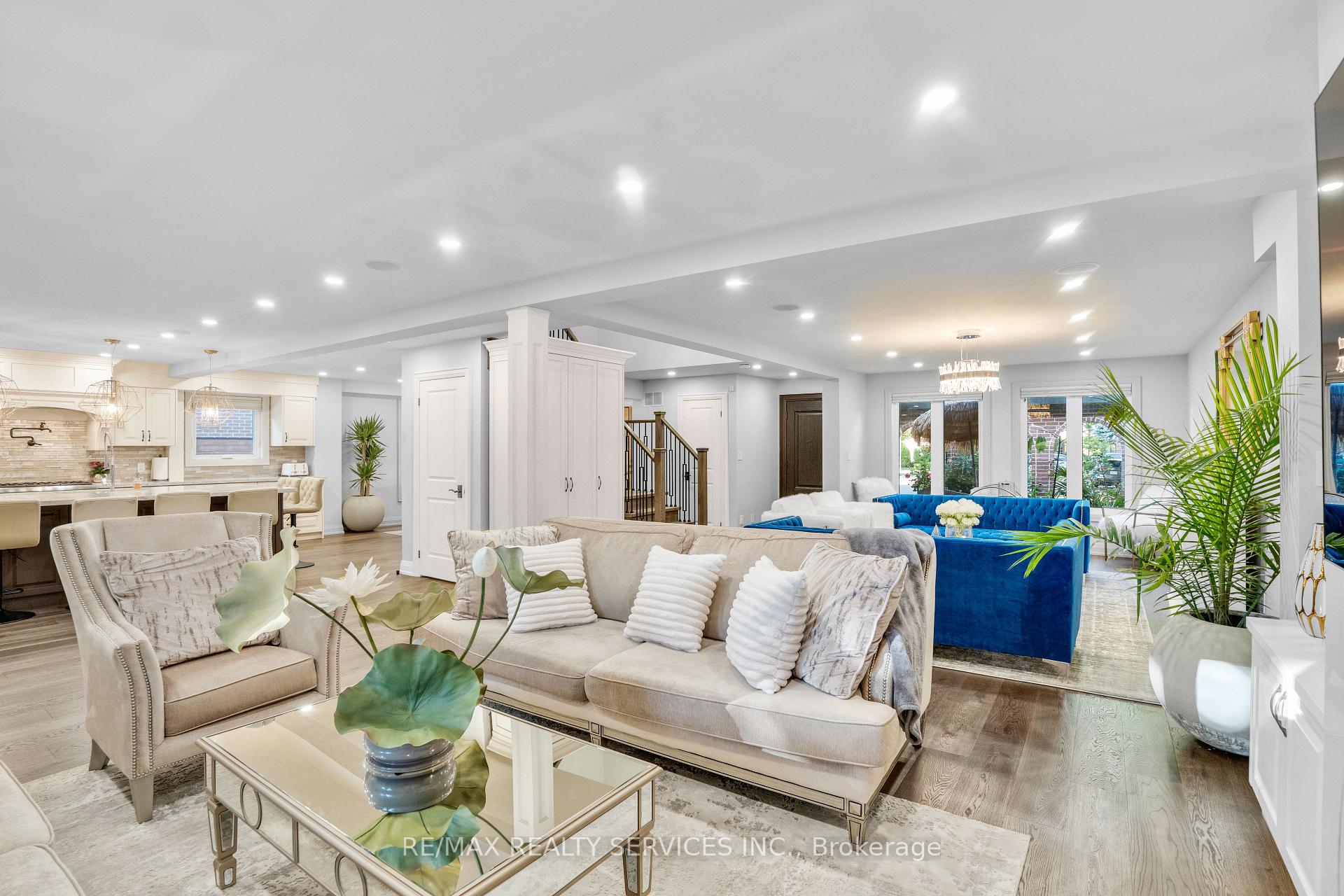 Photo 13 of 24 Marlow Place, Brampton, Central Park — HOMEH