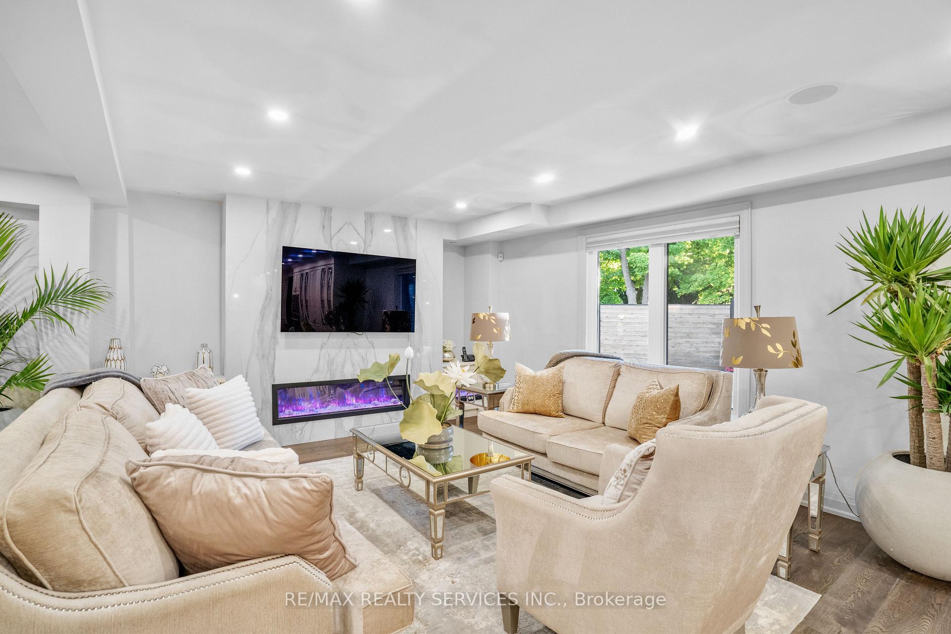 Photo 16 of 24 Marlow Place, Brampton, Central Park — HOMEH