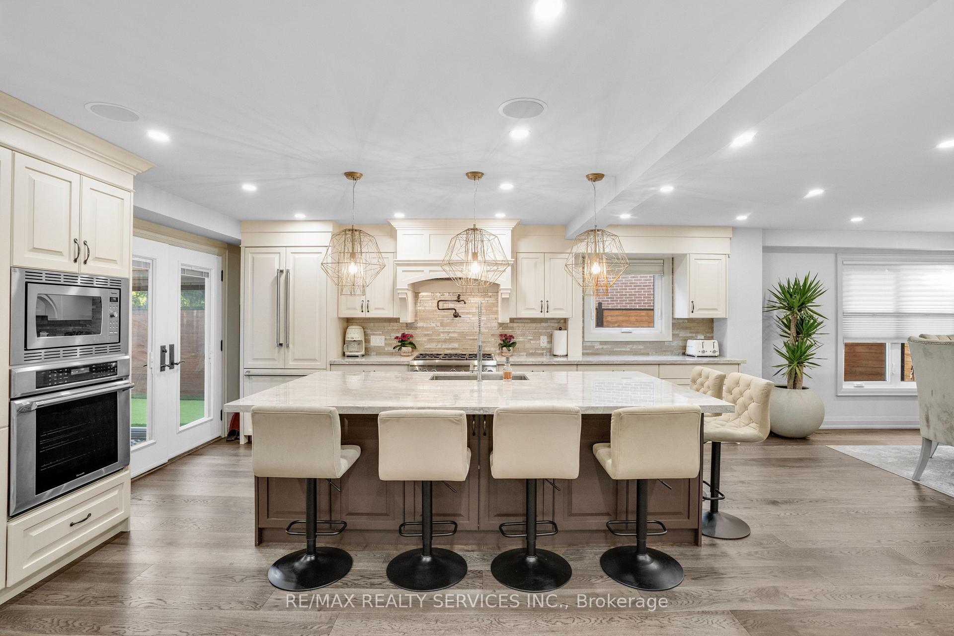 Photo 18 of 24 Marlow Place, Brampton, Central Park — HOMEH