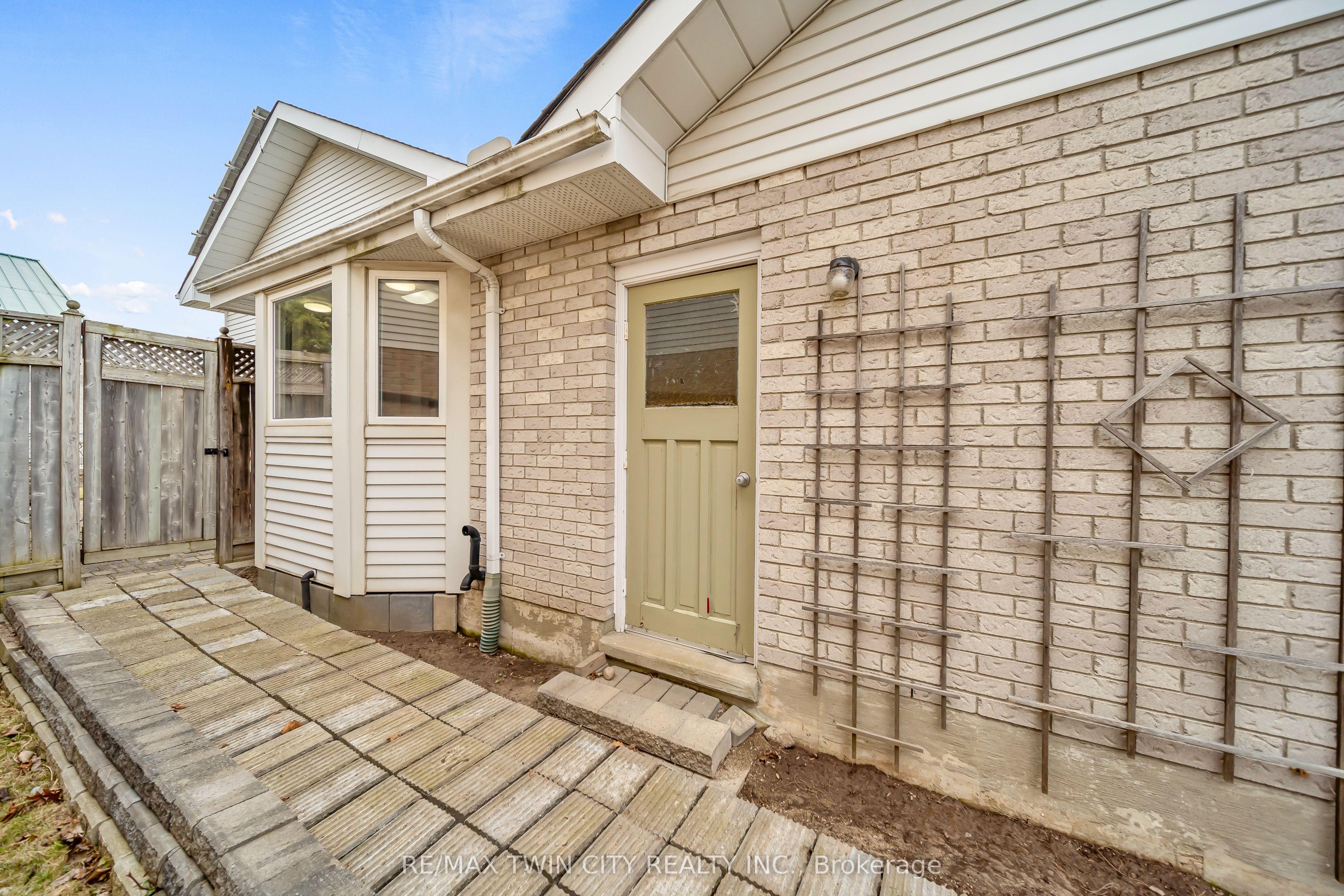 Photo 73 of 21 Oneida Place, Kitchener, Centreville Chicopee — HOMEH