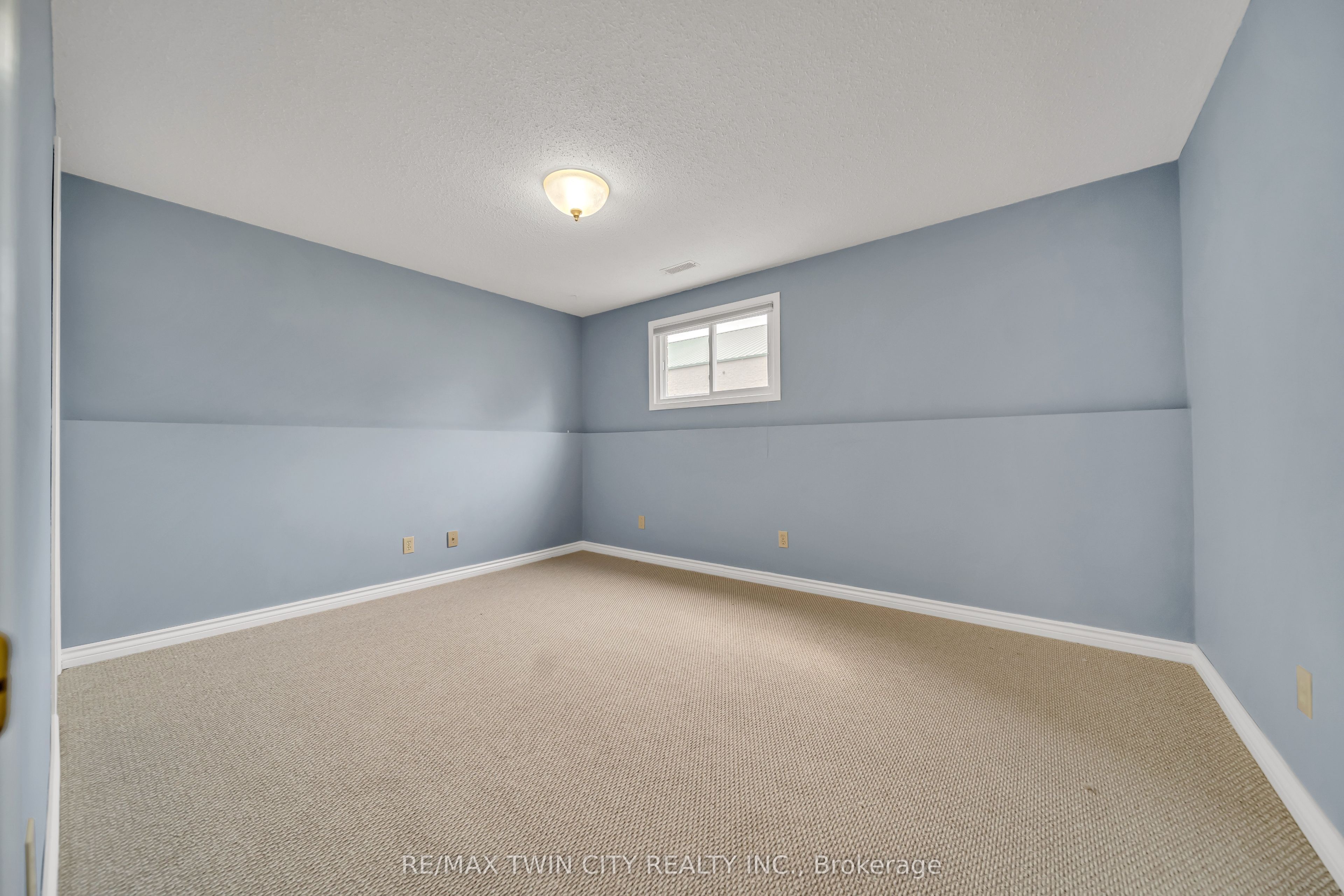 Photo 70 of 21 Oneida Place, Kitchener, Centreville Chicopee — HOMEH