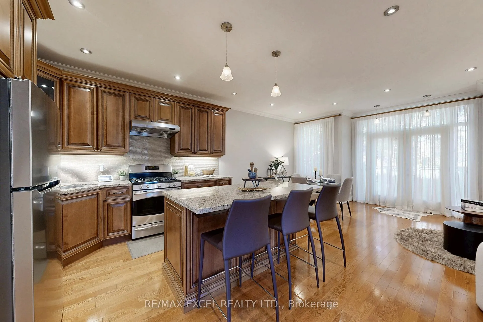 Photo 6 of 90 Fairleigh Crescent, Toronto, Forest Hill North — HOMEH