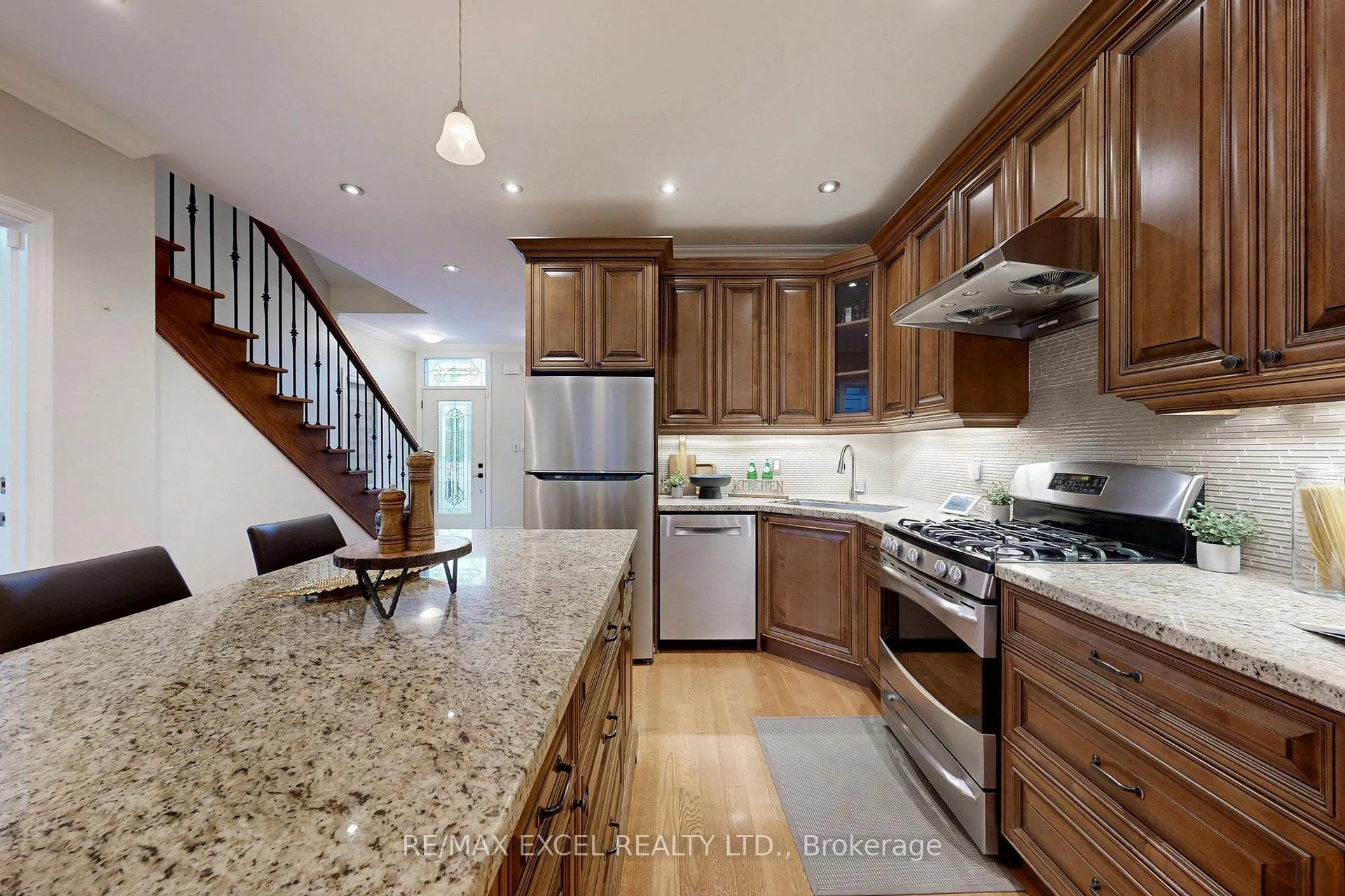 Photo 7 of 90 Fairleigh Crescent, Toronto, Forest Hill North — HOMEH