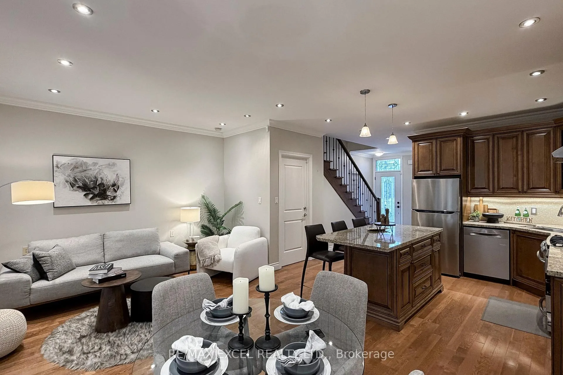Photo 14 of 90 Fairleigh Crescent, Toronto, Forest Hill North — HOMEH