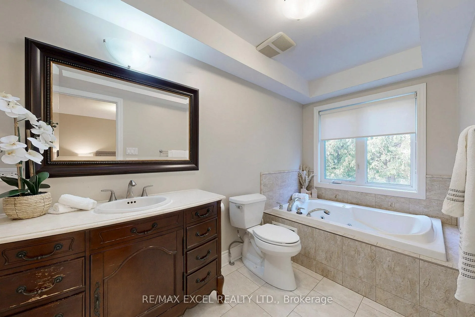 Photo 23 of 90 Fairleigh Crescent, Toronto, Forest Hill North — HOMEH