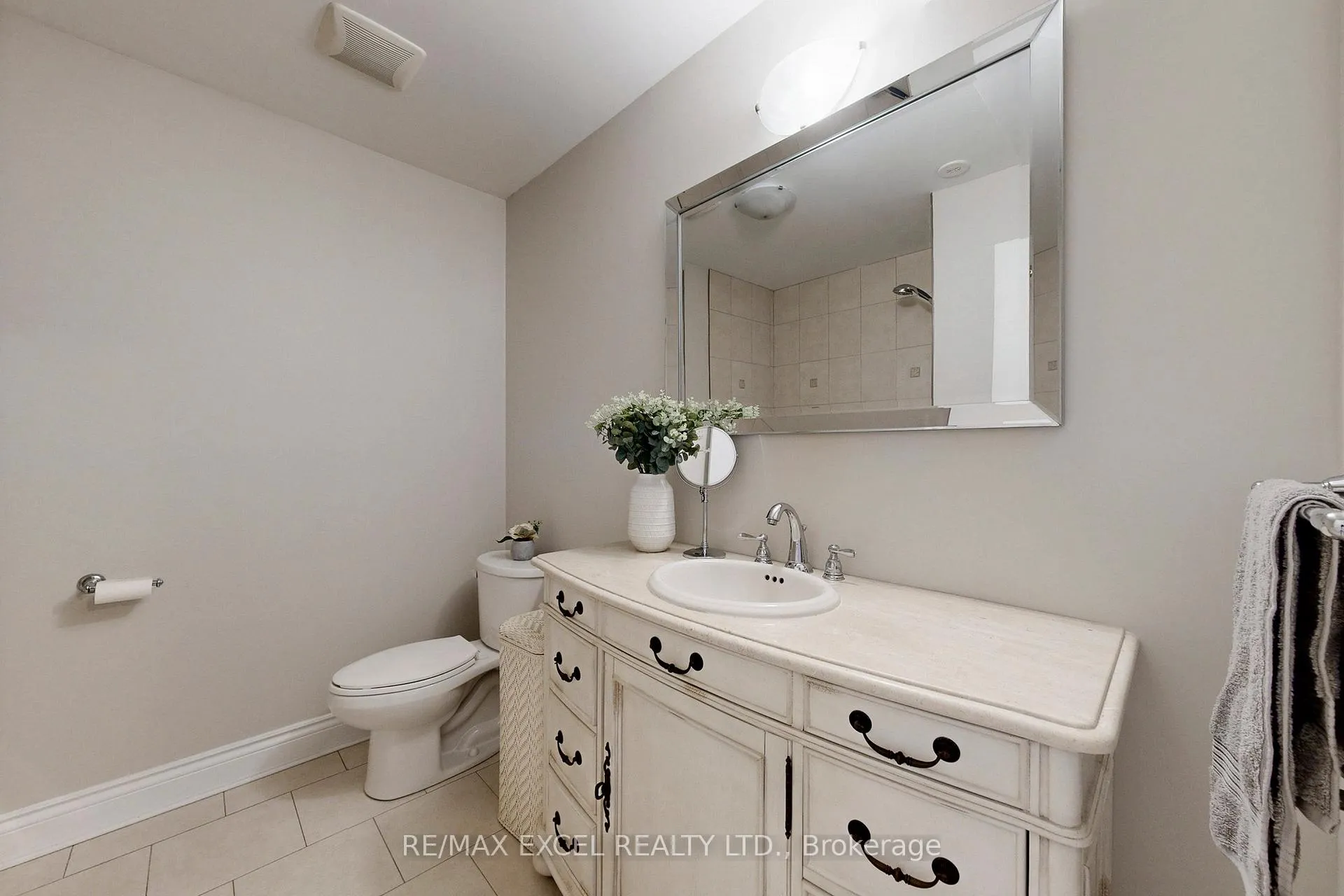 Photo 29 of 90 Fairleigh Crescent, Toronto, Forest Hill North — HOMEH