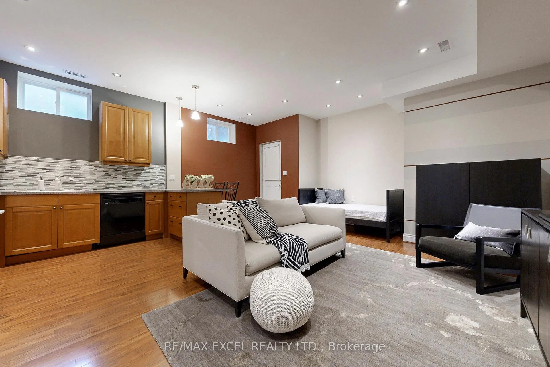Photo 38 of 90 Fairleigh Crescent, Toronto, Forest Hill North — HOMEH