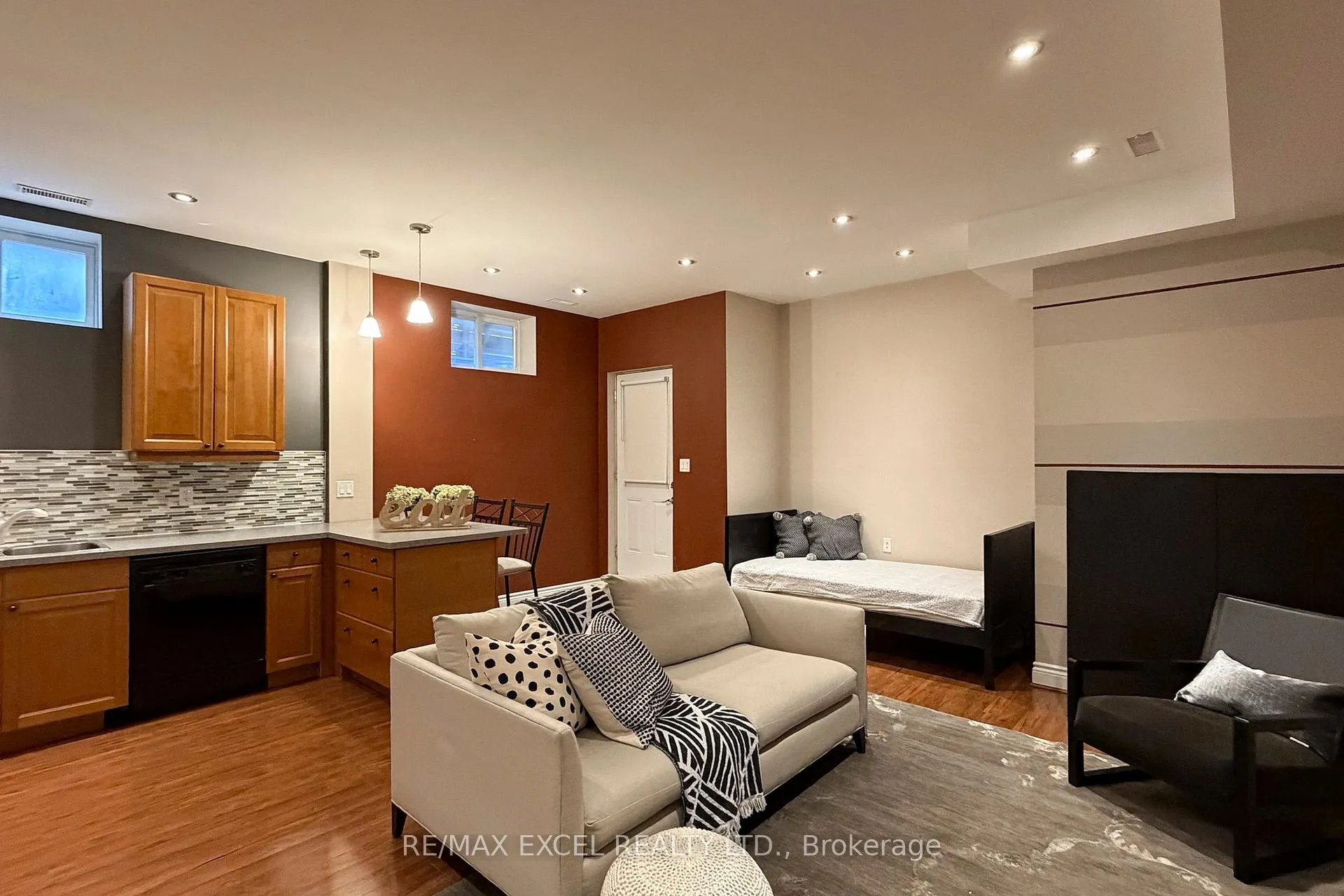 Photo 40 of 90 Fairleigh Crescent, Toronto, Forest Hill North — HOMEH