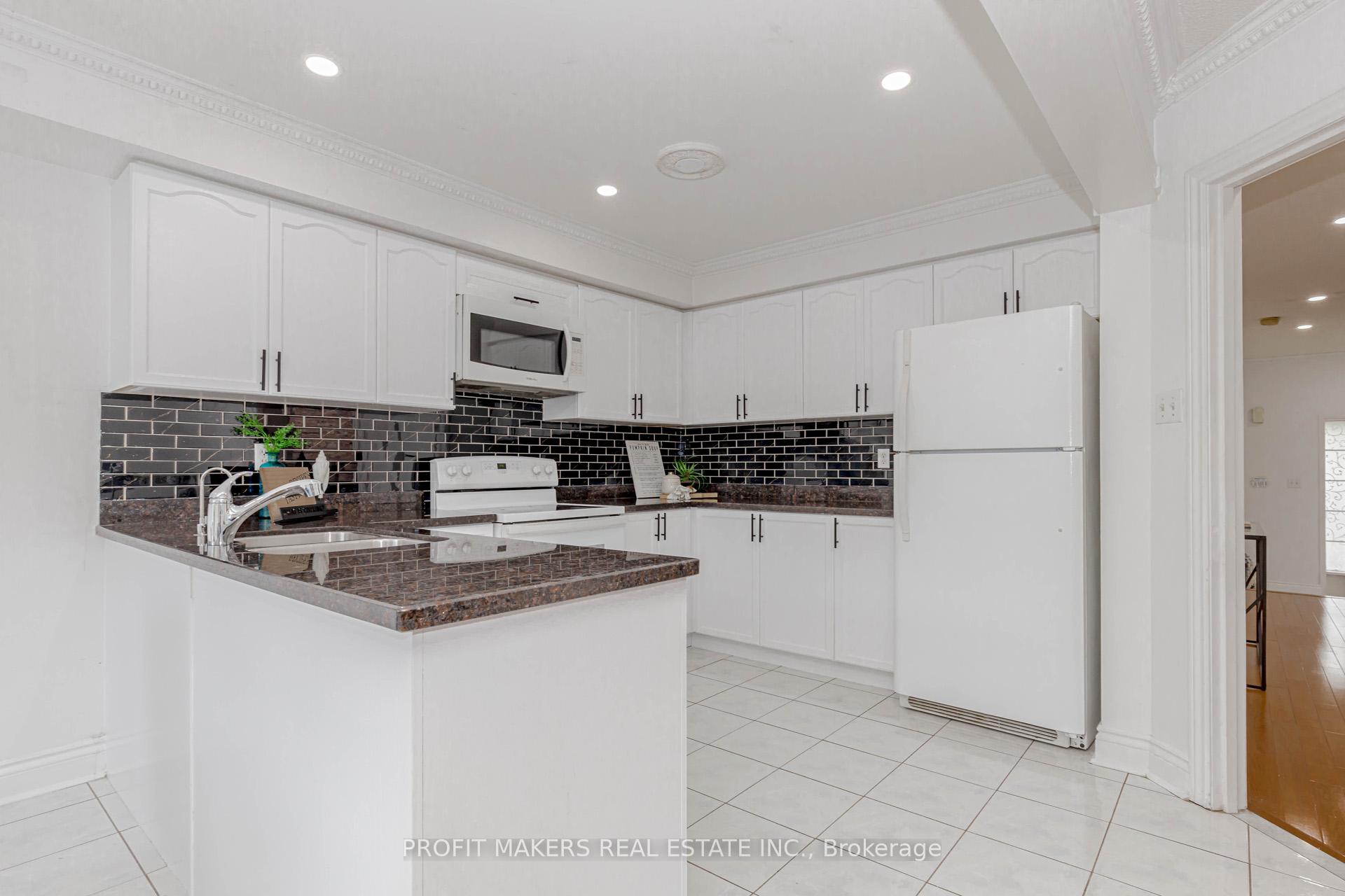 Photo 7 of 54 Trudelle Crescent, Brampton, Fletcher's Meadow — HOMEH