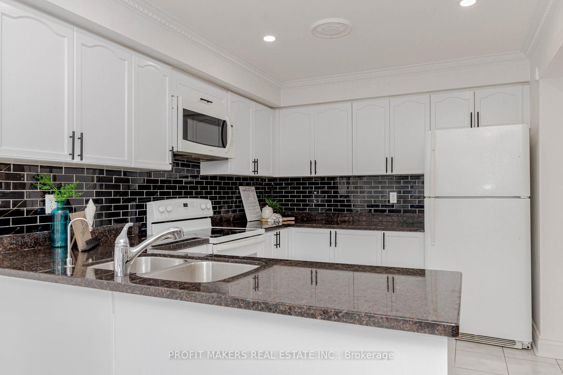 Photo 8 of 54 Trudelle Crescent, Brampton, Fletcher's Meadow — HOMEH