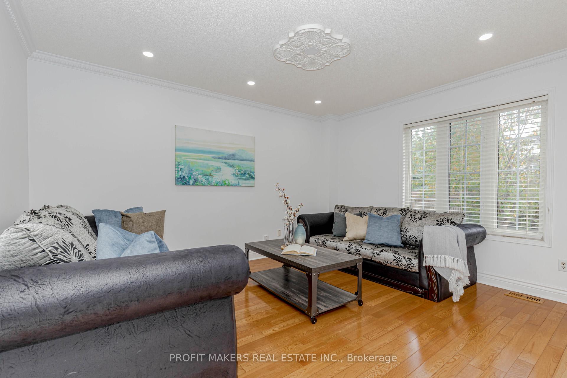Photo 12 of 54 Trudelle Crescent, Brampton, Fletcher's Meadow — HOMEH