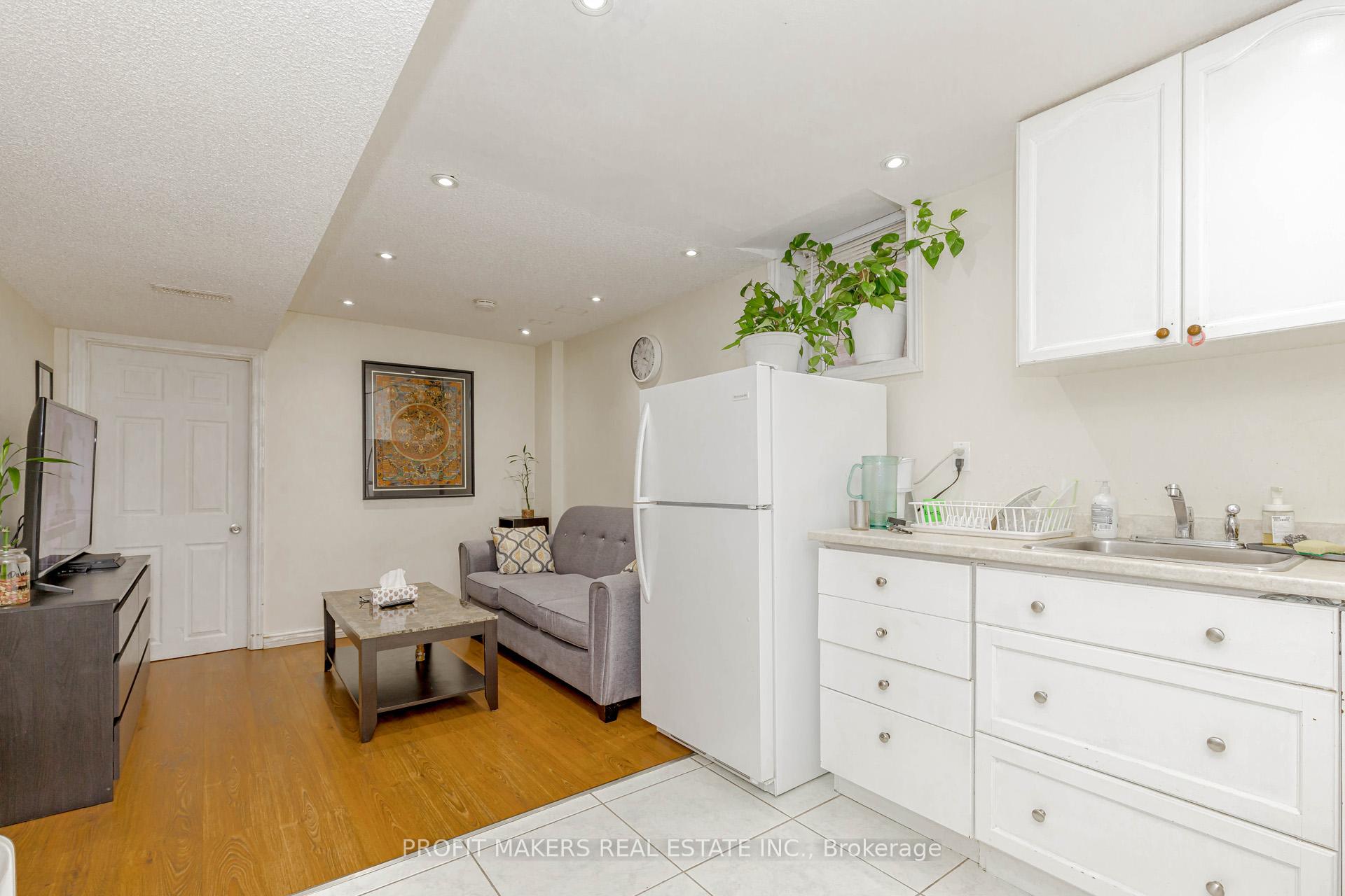 Photo 24 of 54 Trudelle Crescent, Brampton, Fletcher's Meadow — HOMEH