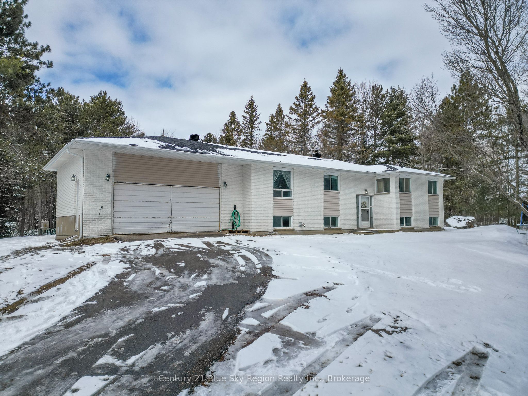 Photo 2 of 828 Highway 94, East Ferris, Corbeil — HOMEH