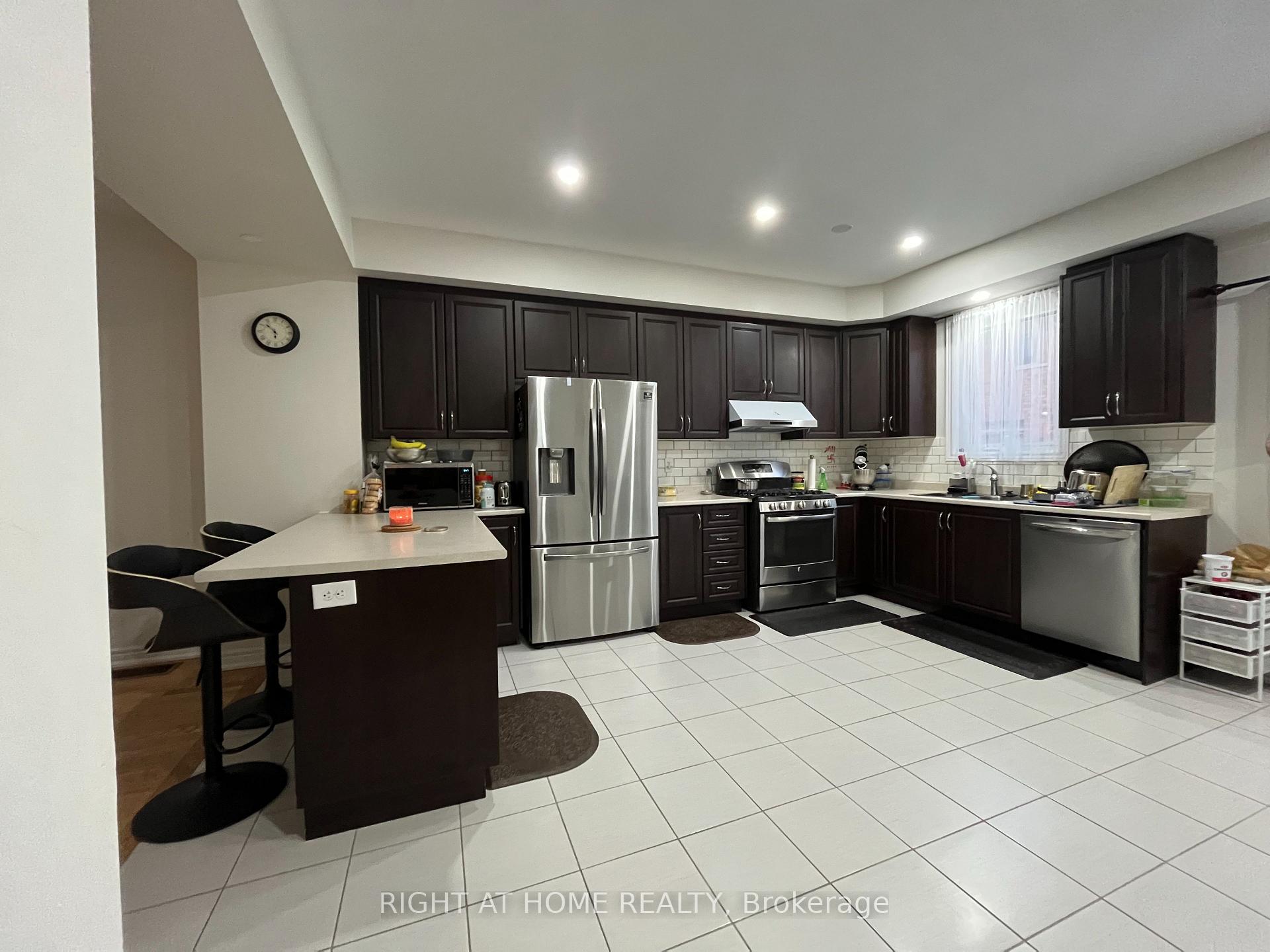 Photo 4 of 25 Sea Drifter Crescent, Brampton, Bram East — HOMEH