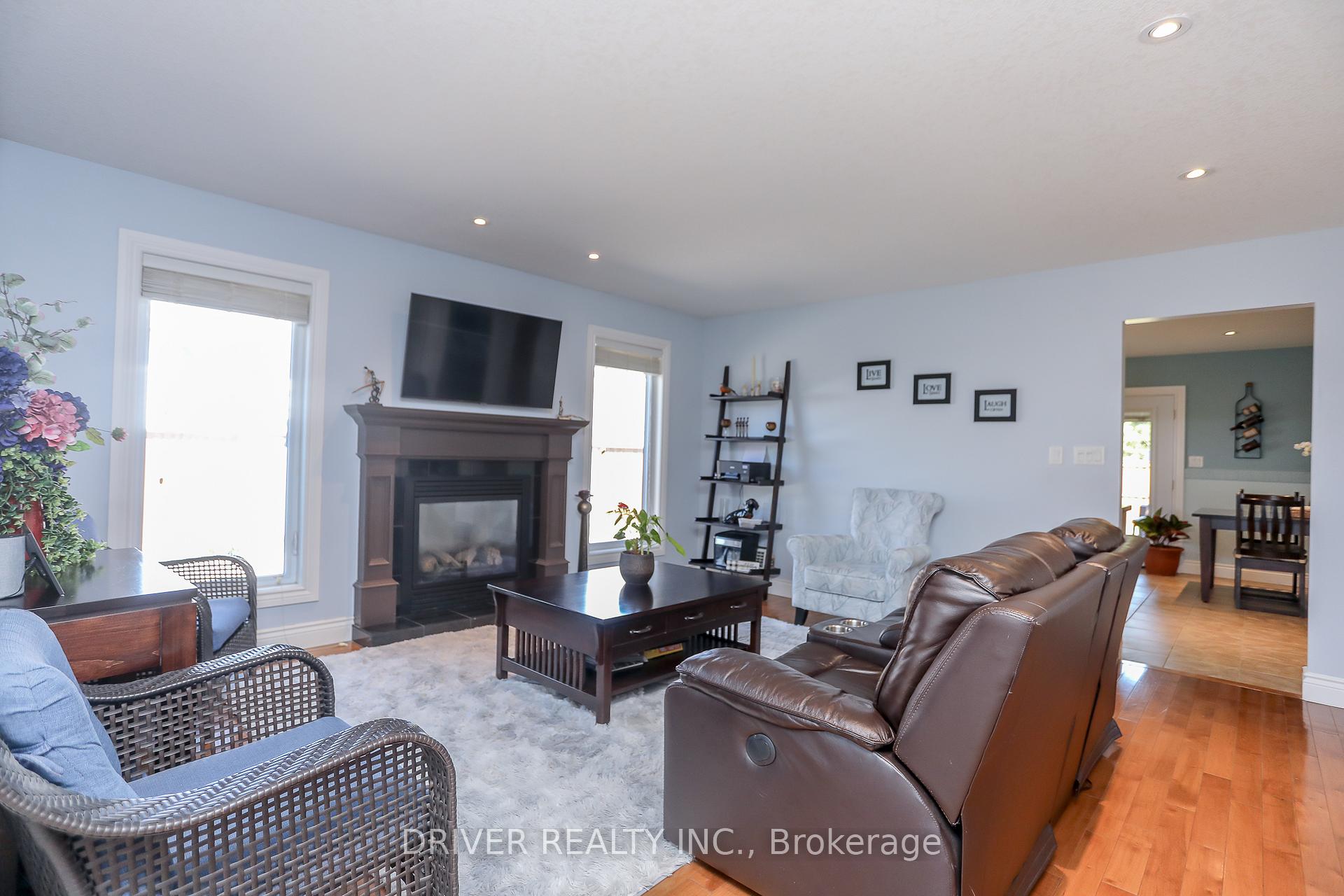 Photo 7 of 71 Queen Street S, Aylmer — HOMEH