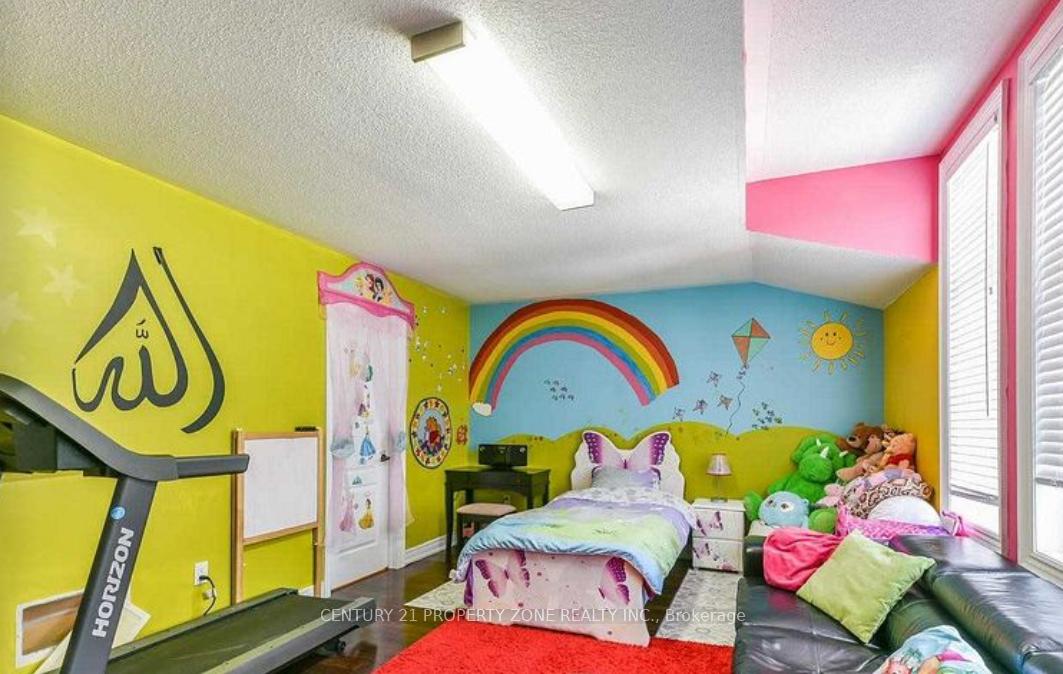 Photo 29 of 12 Fort Williams Drive, Brampton, Credit Valley — HOMEH
