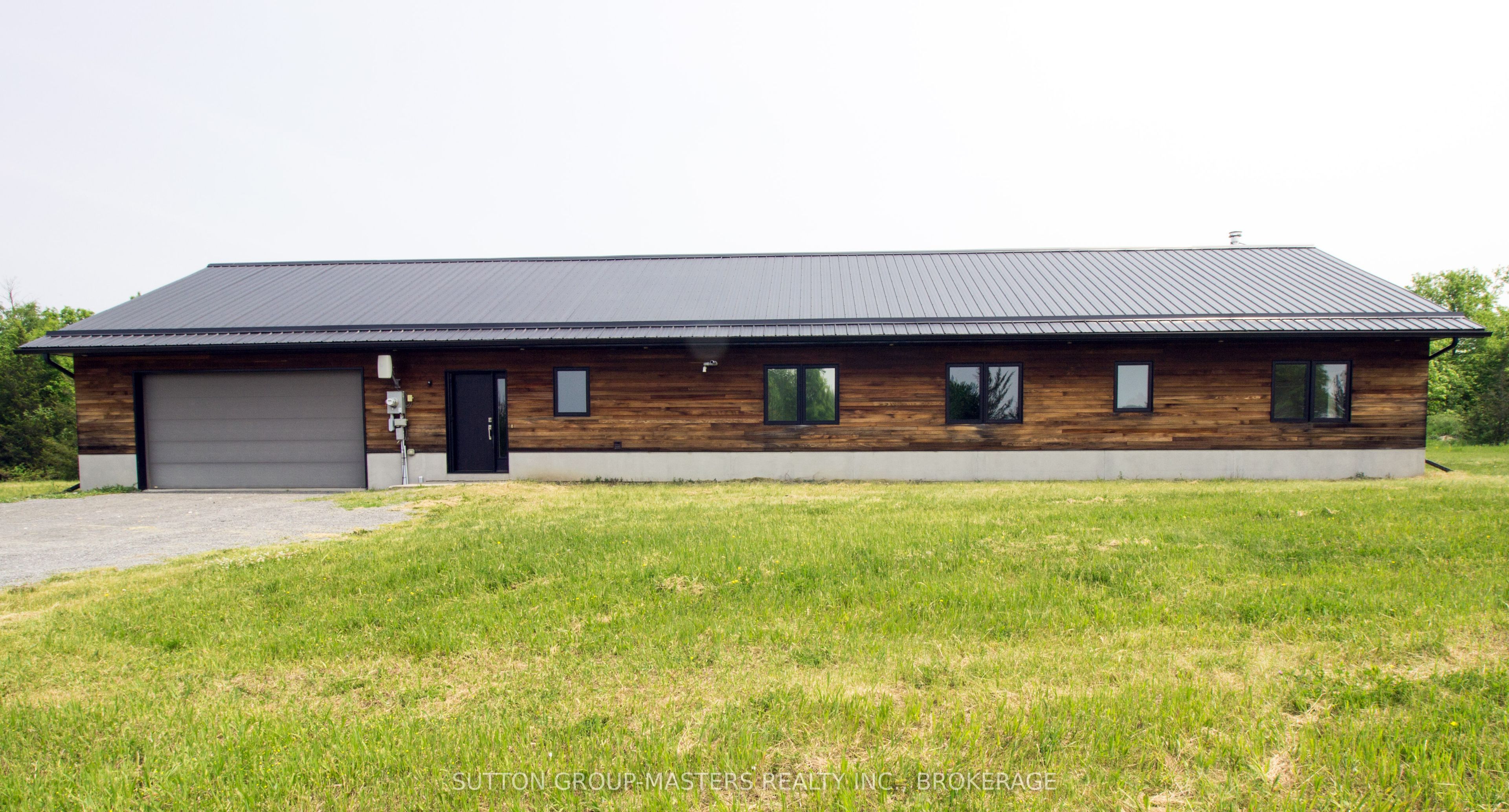 Front of 2621 County Road 6 N