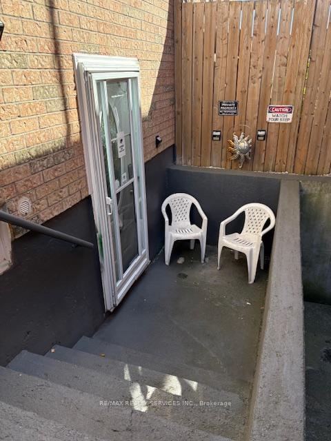 Photo 4 of 8 Evalene Court, Brampton, Heart Lake West — HOMEH