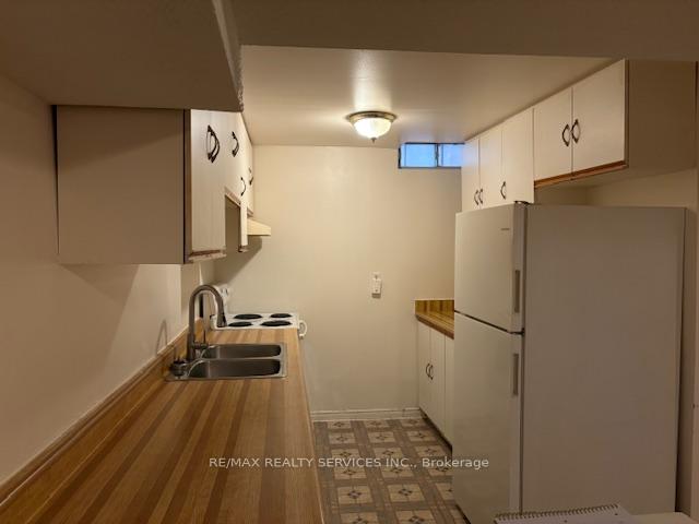 Photo 9 of 8 Evalene Court, Brampton, Heart Lake West — HOMEH