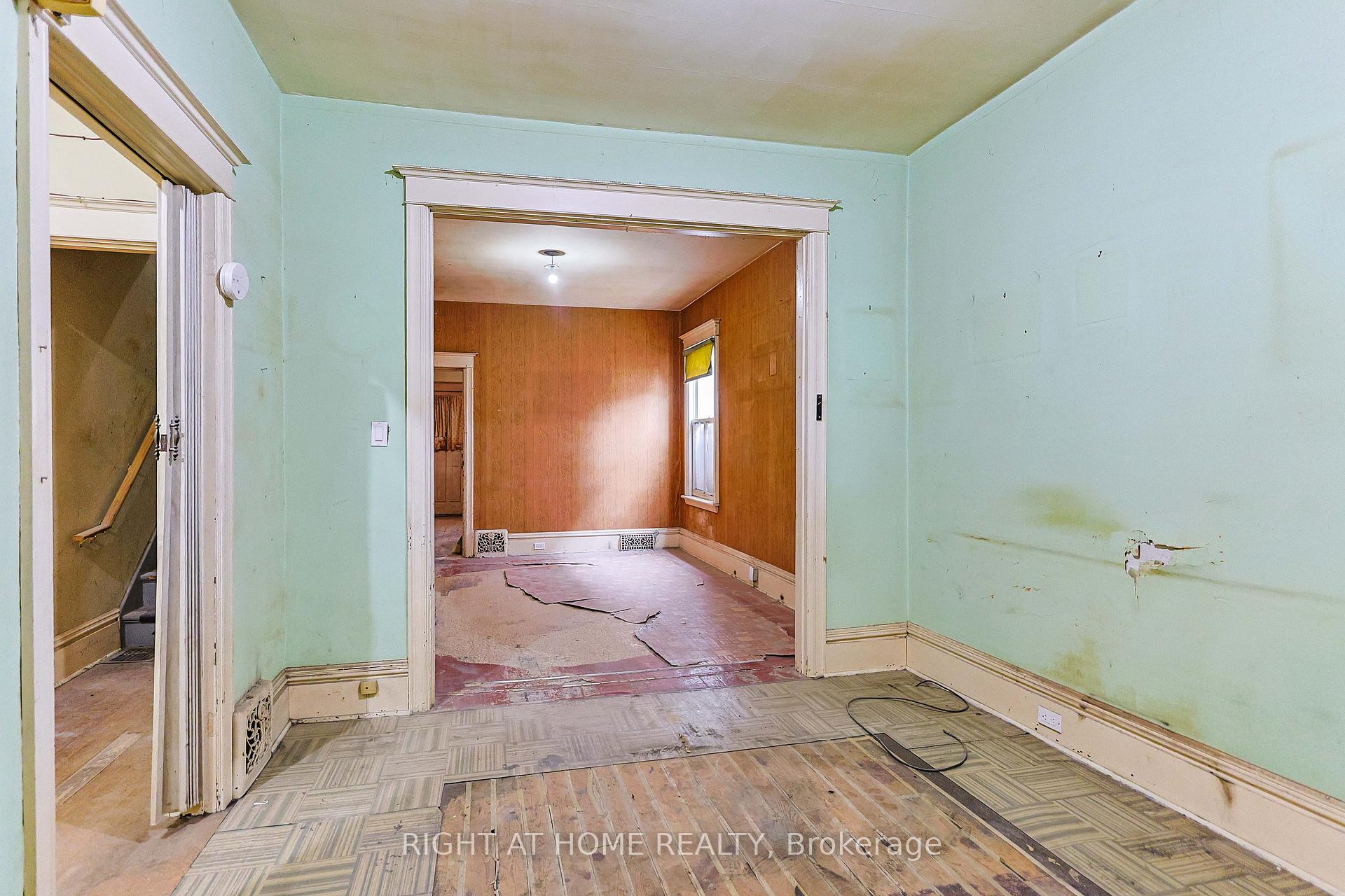 Photo 8 of 318 John Street N, Hamilton, Beasley — HOMEH