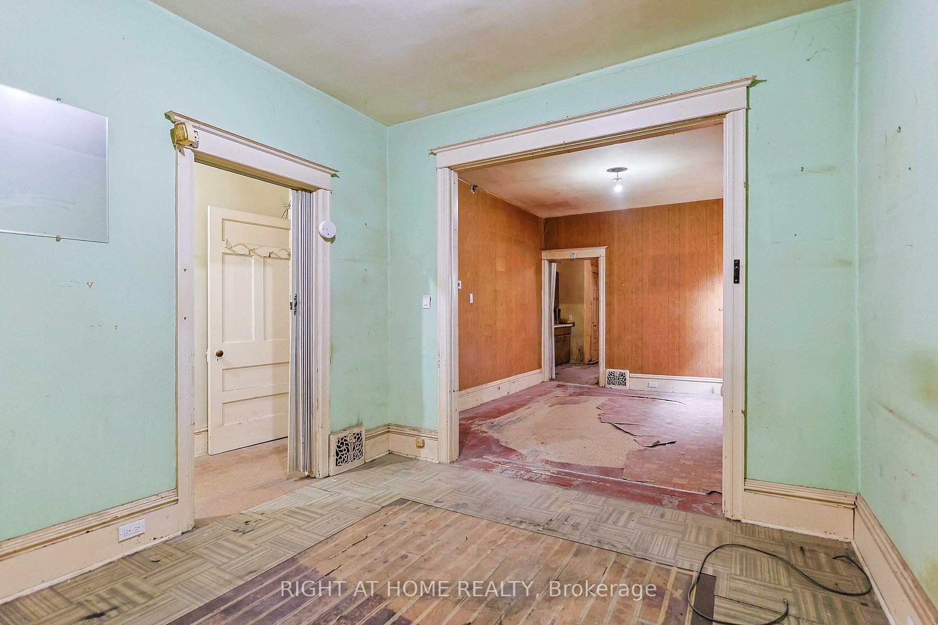 Photo 9 of 318 John Street N, Hamilton, Beasley — HOMEH