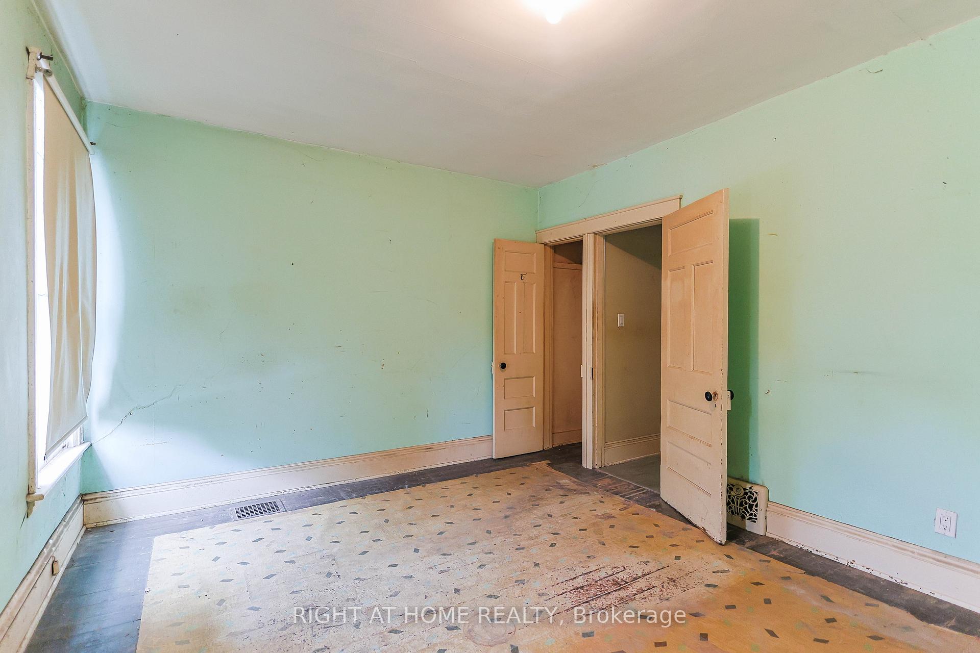 Photo 18 of 318 John Street N, Hamilton, Beasley — HOMEH