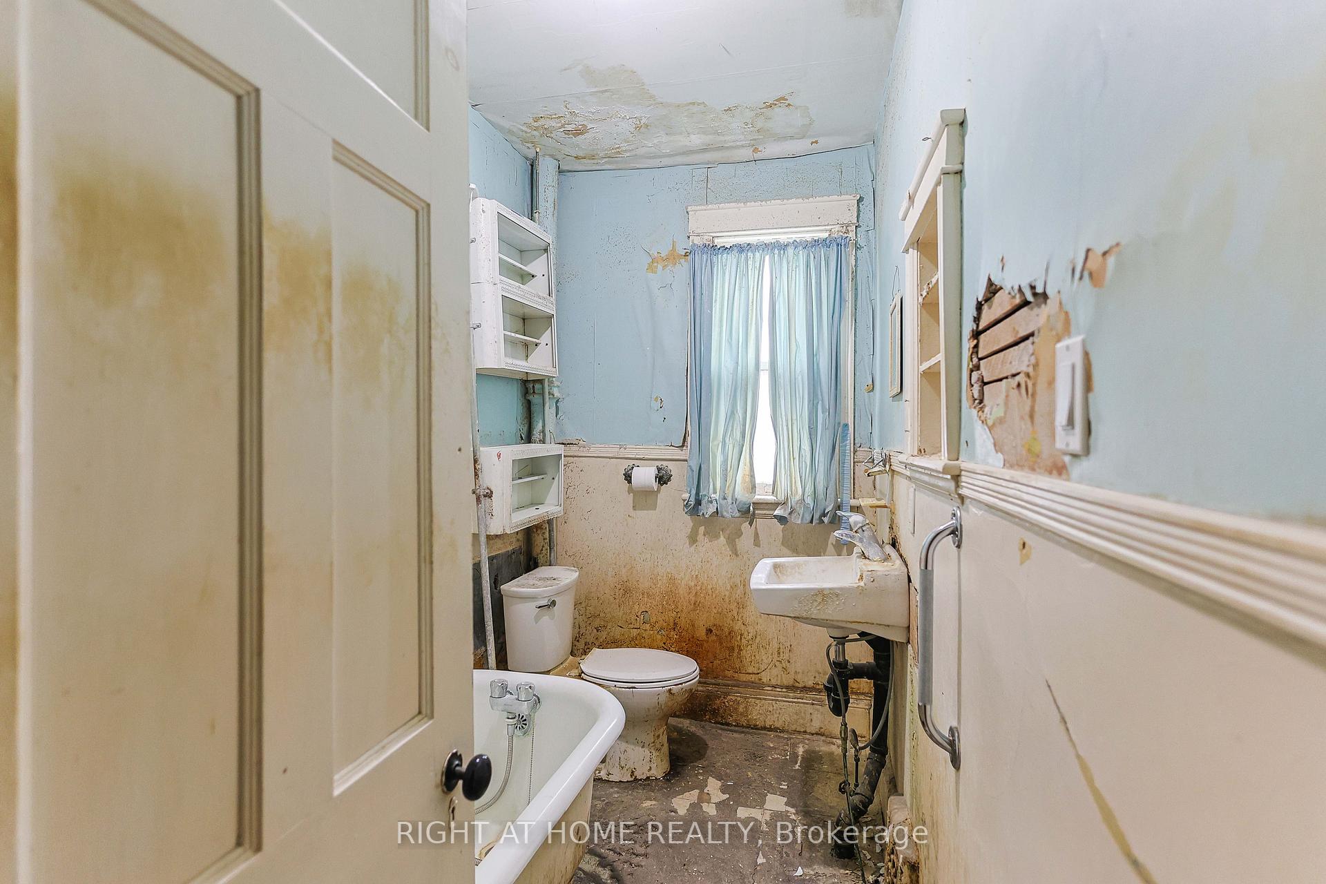 Photo 23 of 318 John Street N, Hamilton, Beasley — HOMEH