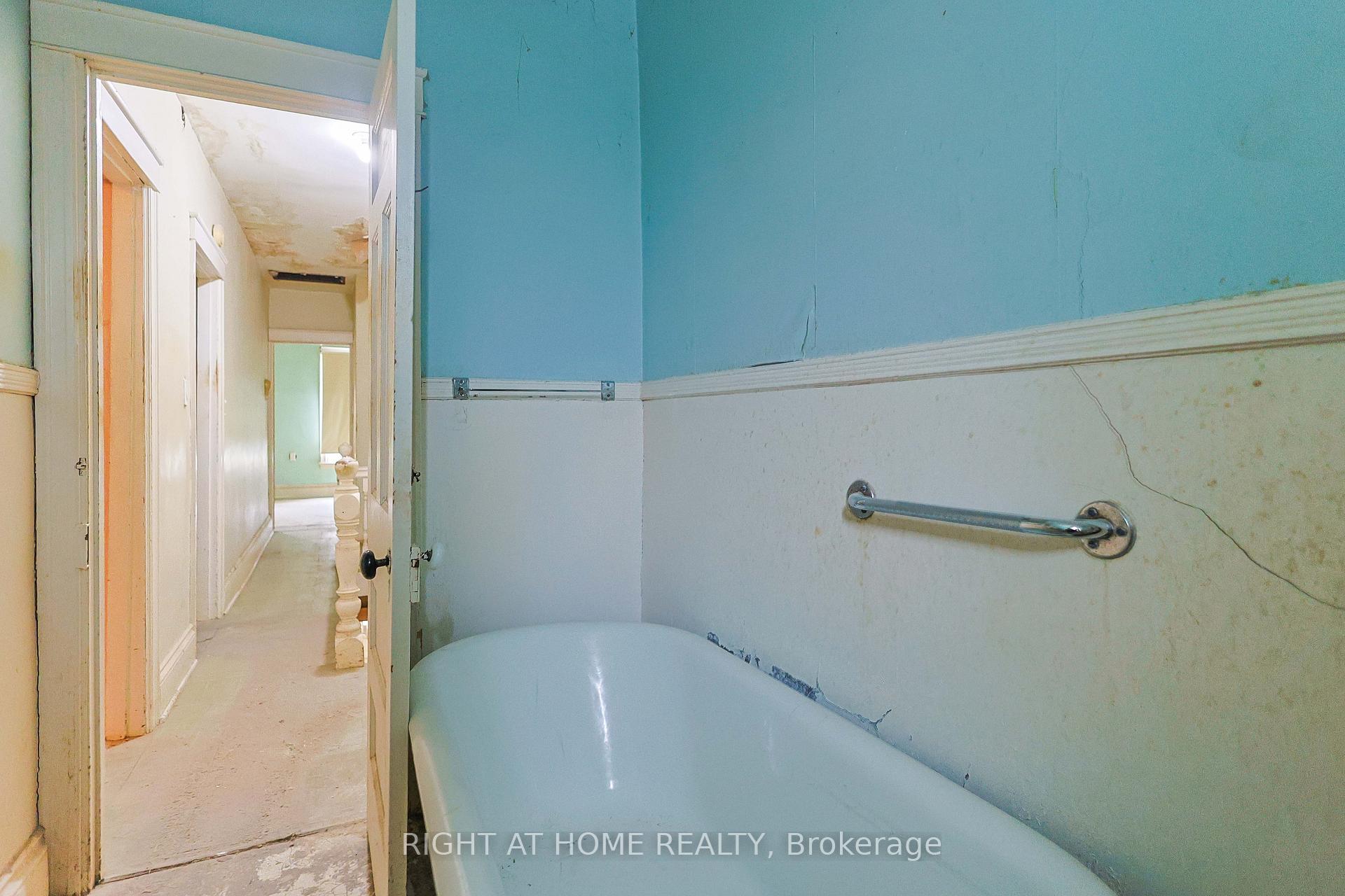 Photo 24 of 318 John Street N, Hamilton, Beasley — HOMEH