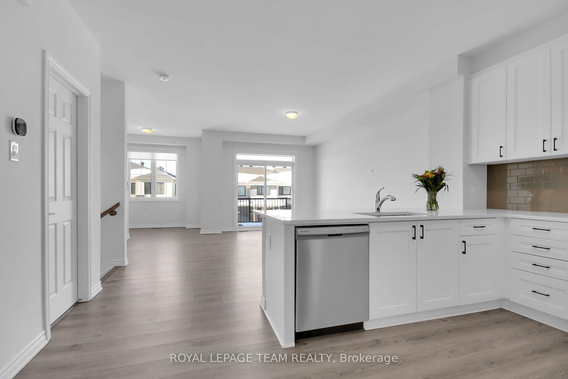 Photo 5 of 55 Lentago Avenue, Ottawa, Barrhaven - Half Moon Bay — HOMEH