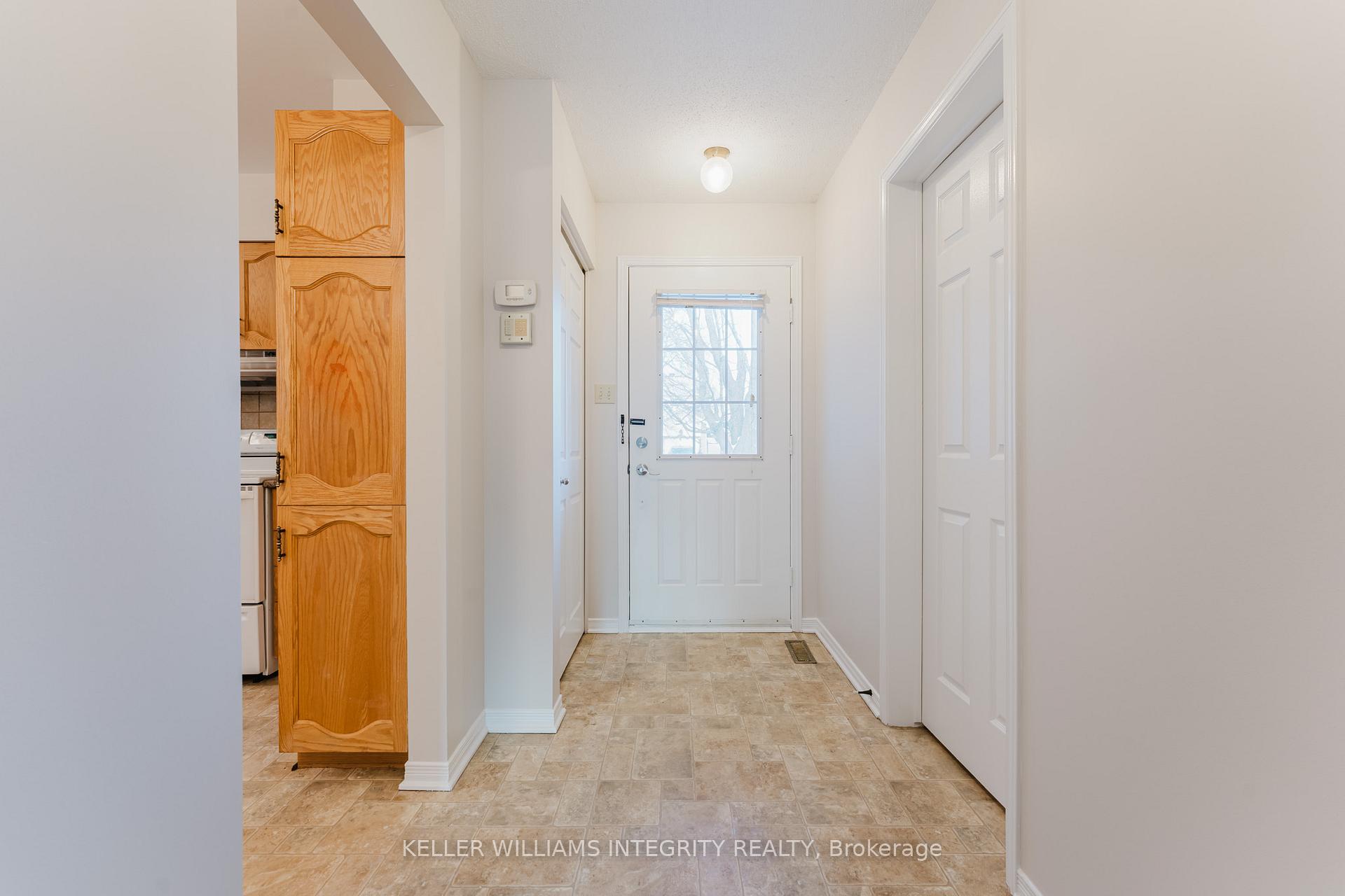 Photo 2 of 5 Bourne Street, Ottawa, Barrhaven - Cedargrove/Fraserdale — HOMEH