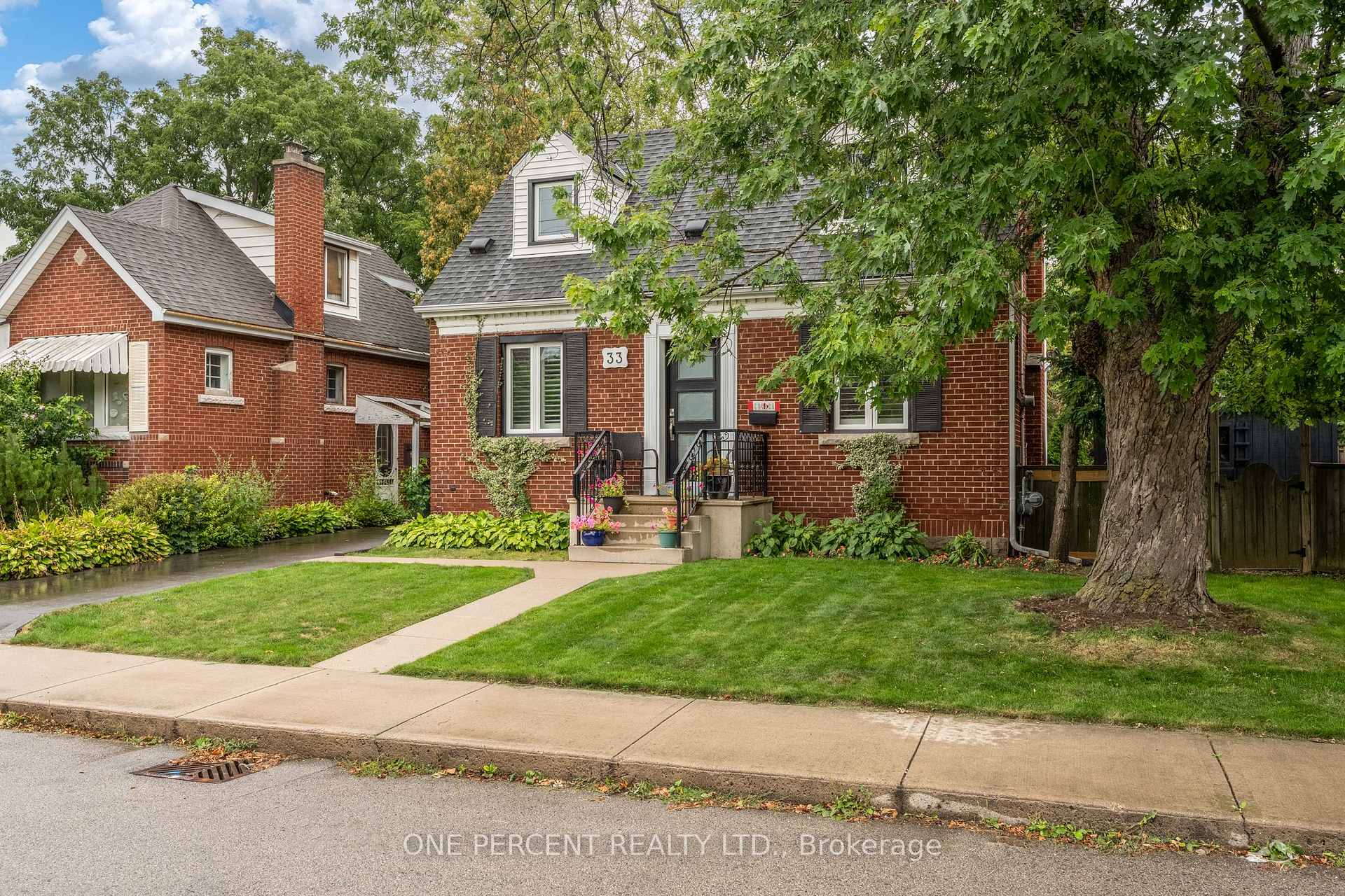 Photo 2 of 33 East 12th Street, Hamilton, Inch Park — HOMEH