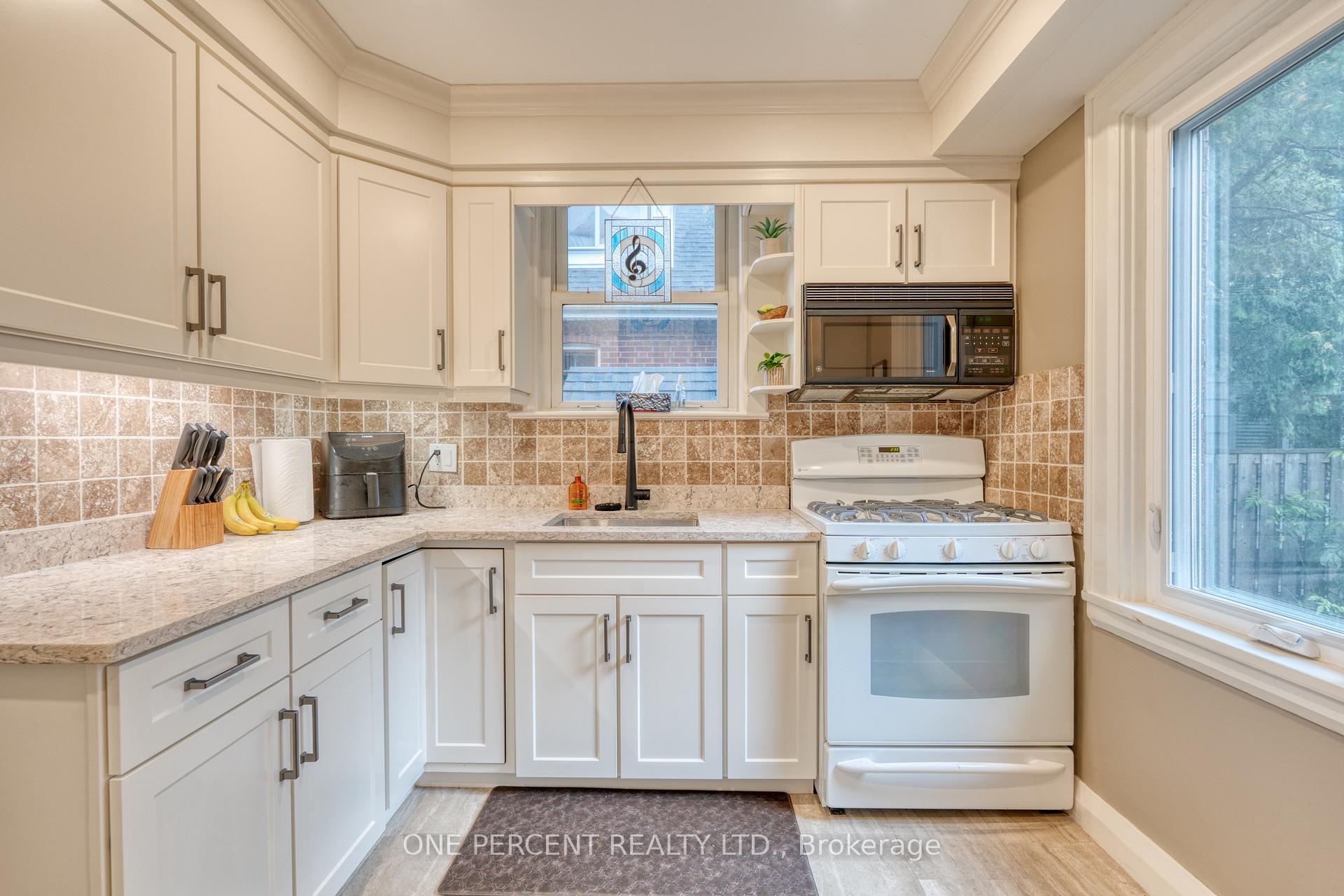 Photo 10 of 33 East 12th Street, Hamilton, Inch Park — HOMEH