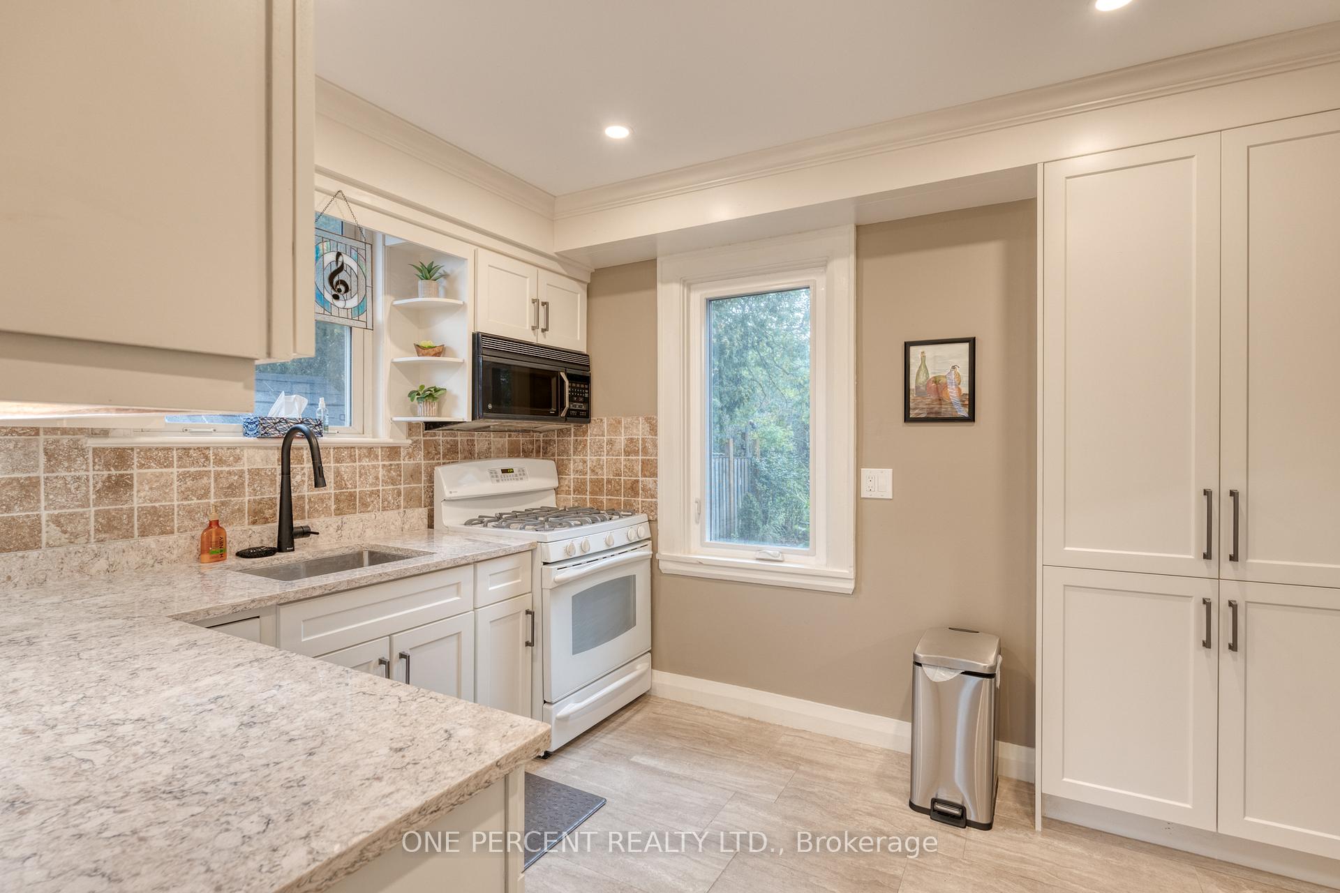 Photo 11 of 33 East 12th Street, Hamilton, Inch Park — HOMEH