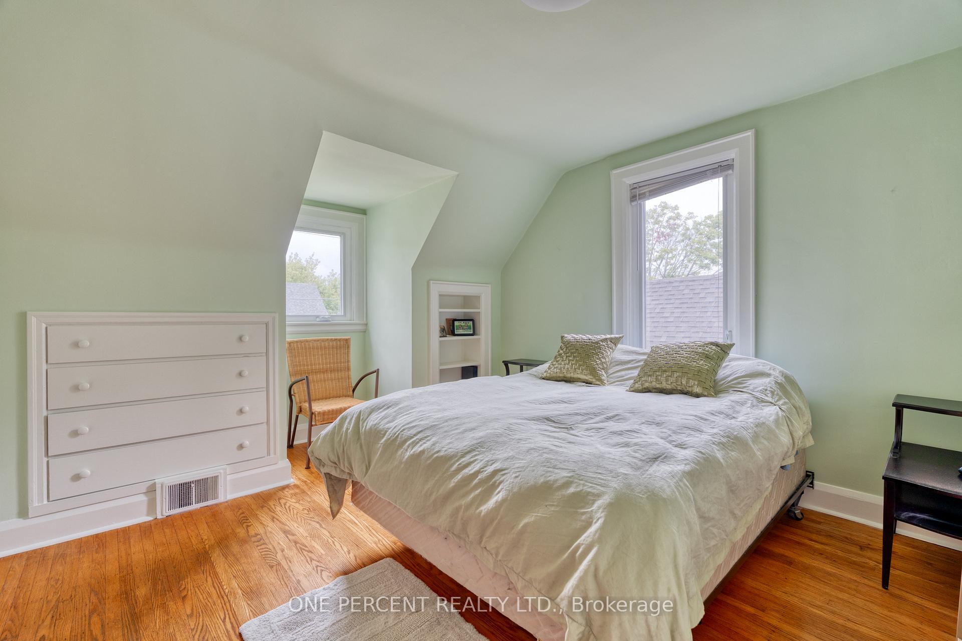 Photo 16 of 33 East 12th Street, Hamilton, Inch Park — HOMEH