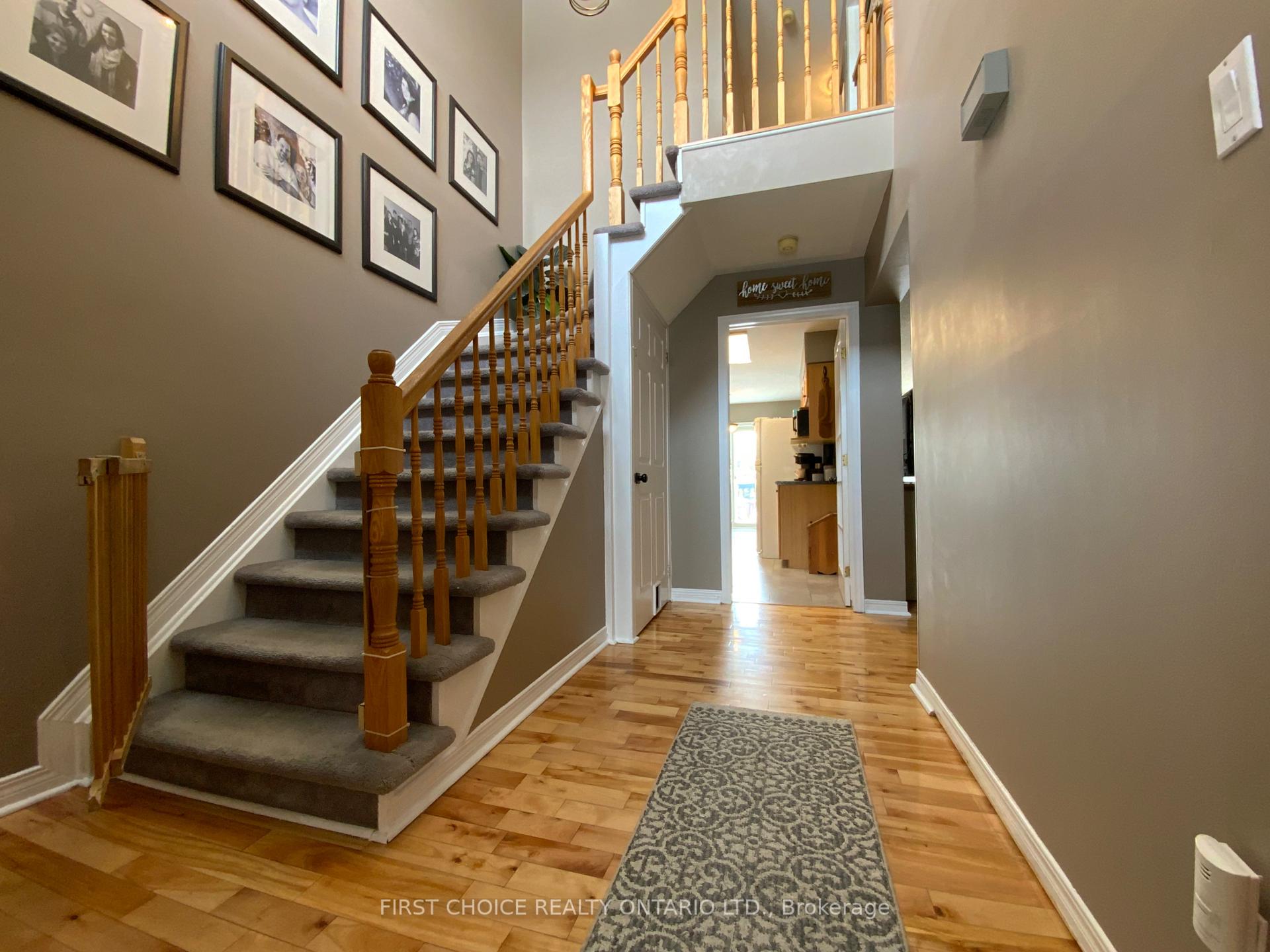 Photo 6 of 31 Astoria Crescent, Ottawa, Barrhaven East — HOMEH