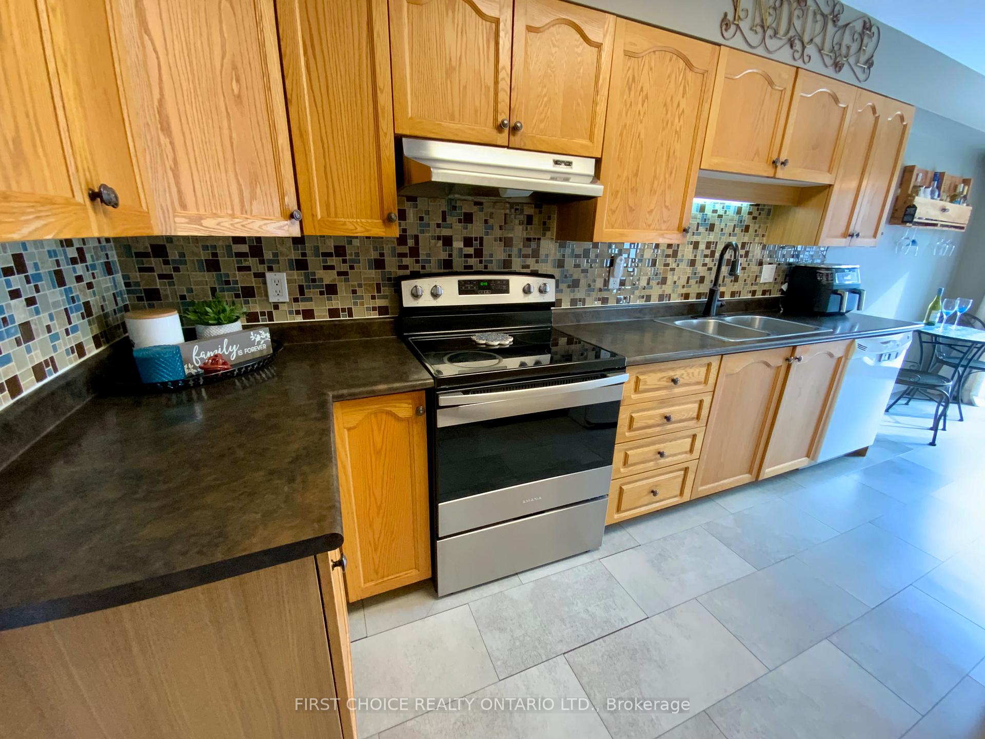 Photo 10 of 31 Astoria Crescent, Ottawa, Barrhaven East — HOMEH