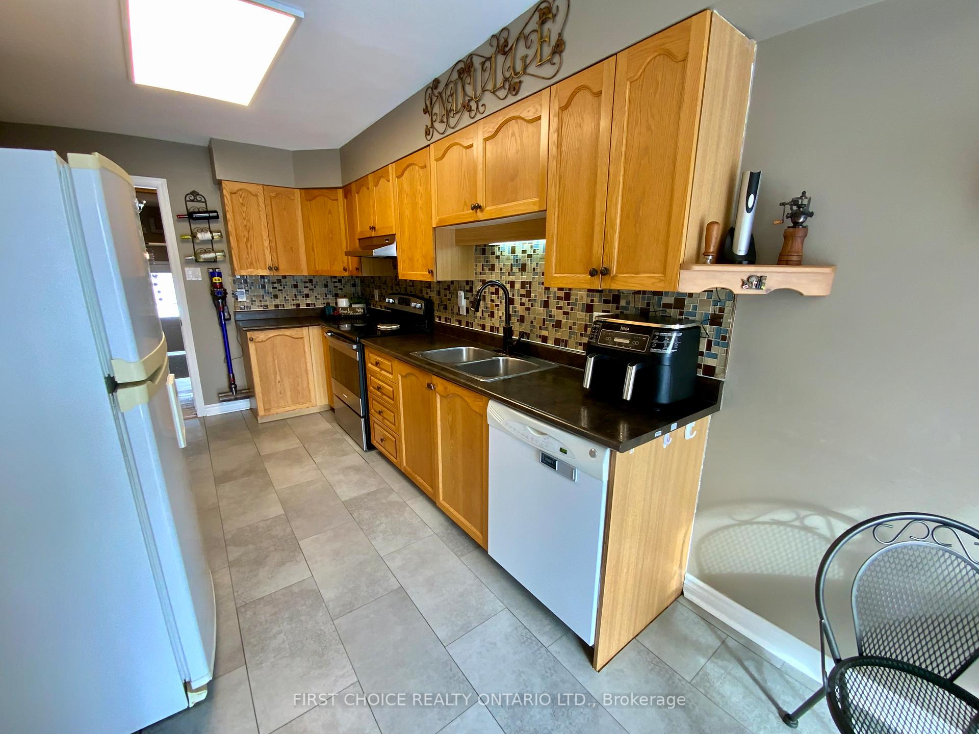 Photo 11 of 31 Astoria Crescent, Ottawa, Barrhaven East — HOMEH