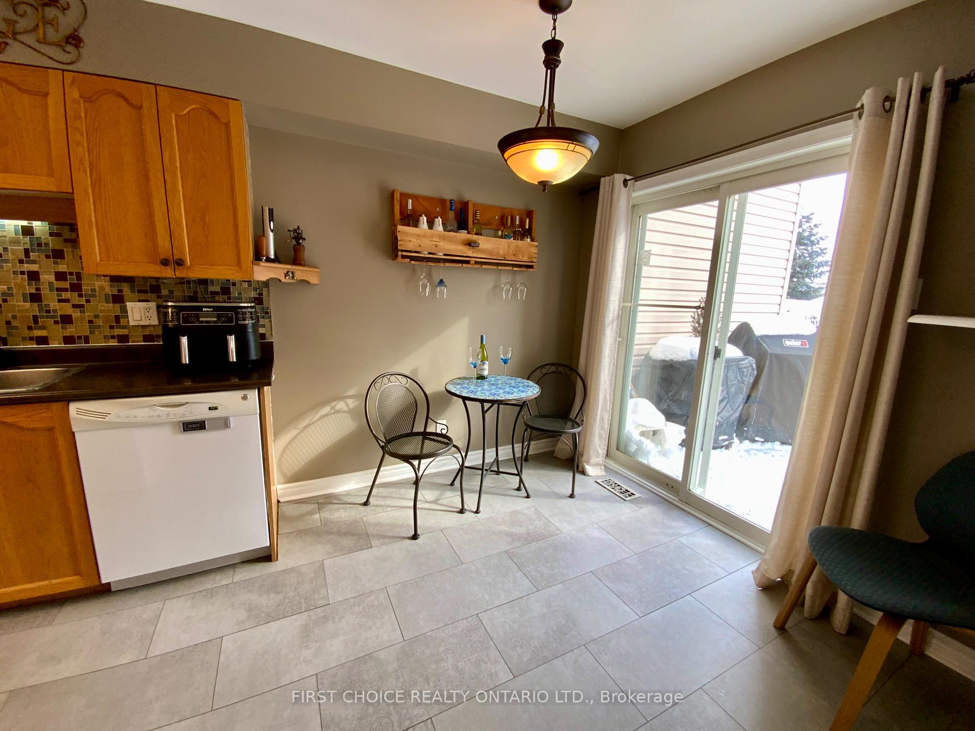 Photo 13 of 31 Astoria Crescent, Ottawa, Barrhaven East — HOMEH