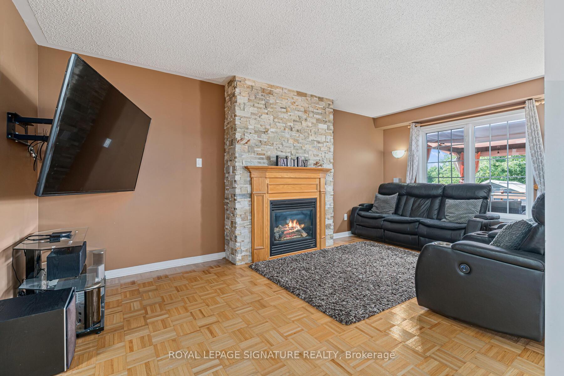 Photo 6 of 116 River Rock Crescent, Brampton, Fletcher's Meadow — HOMEH