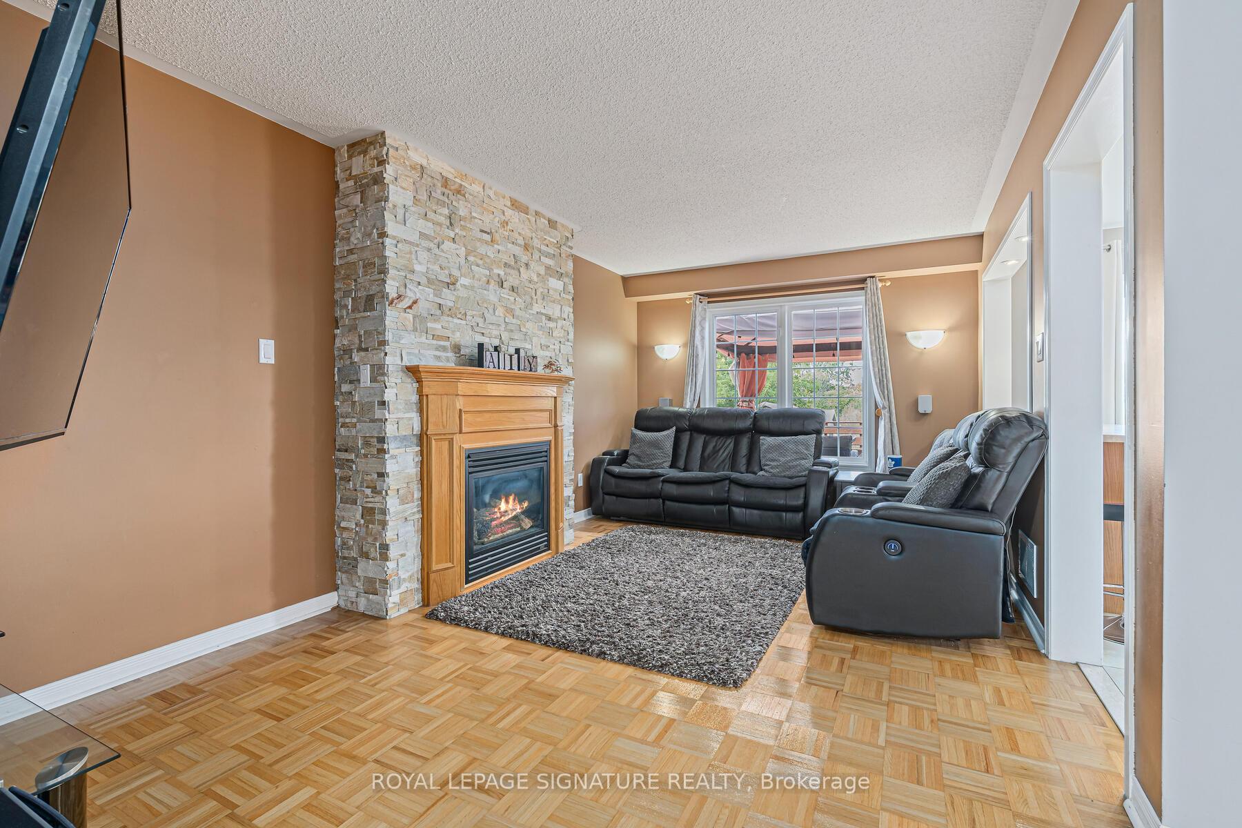 Photo 7 of 116 River Rock Crescent, Brampton, Fletcher's Meadow — HOMEH