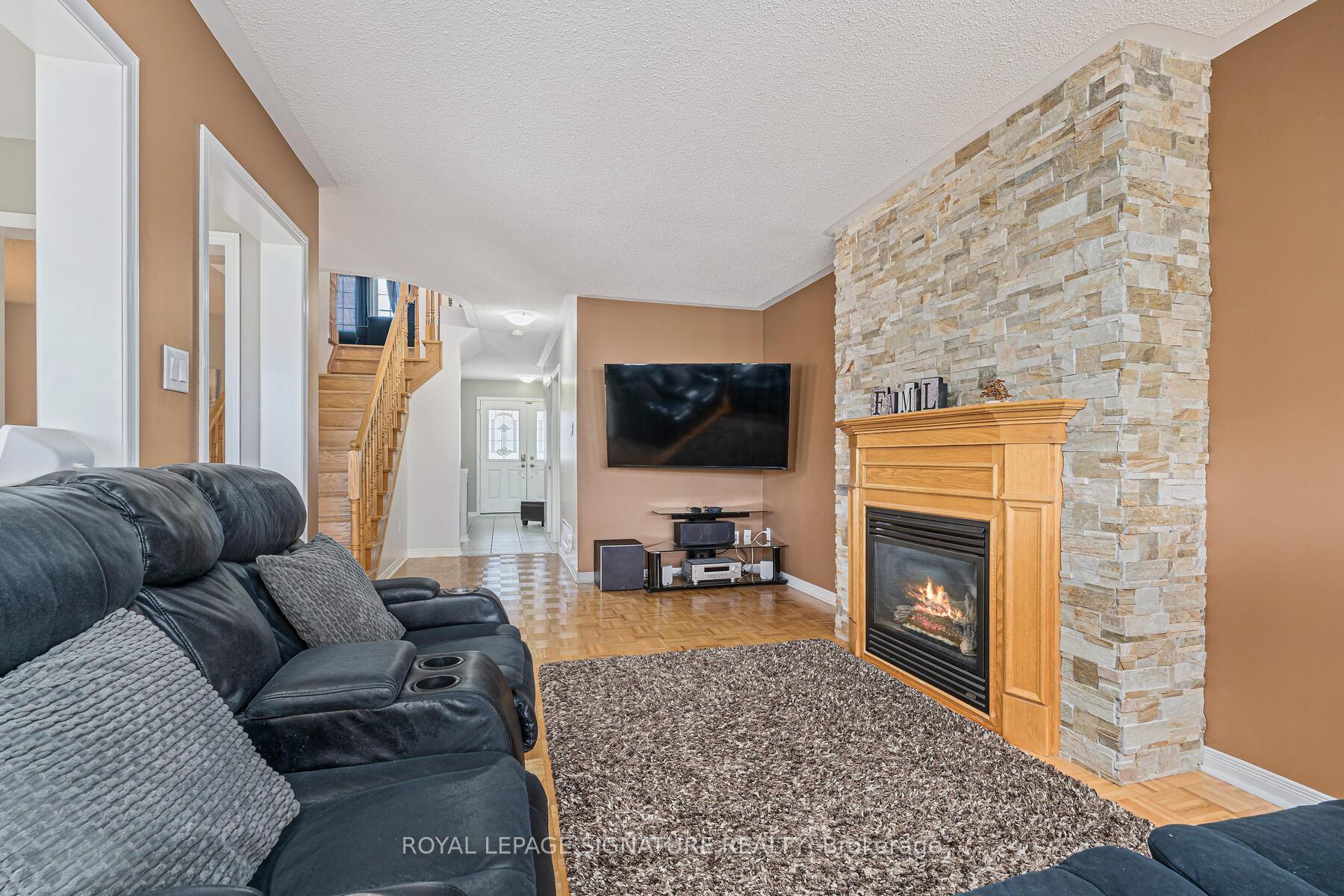 Photo 9 of 116 River Rock Crescent, Brampton, Fletcher's Meadow — HOMEH
