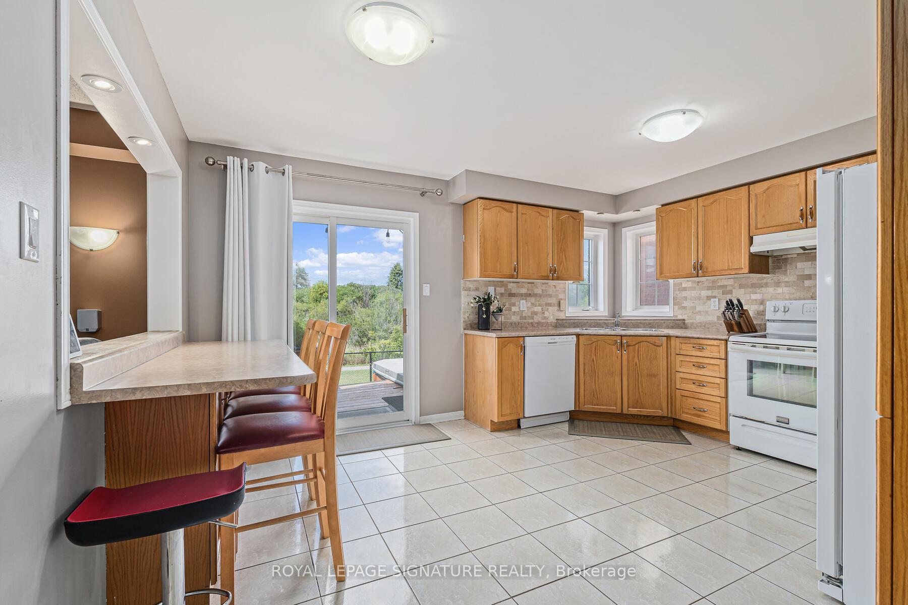 Photo 11 of 116 River Rock Crescent, Brampton, Fletcher's Meadow — HOMEH