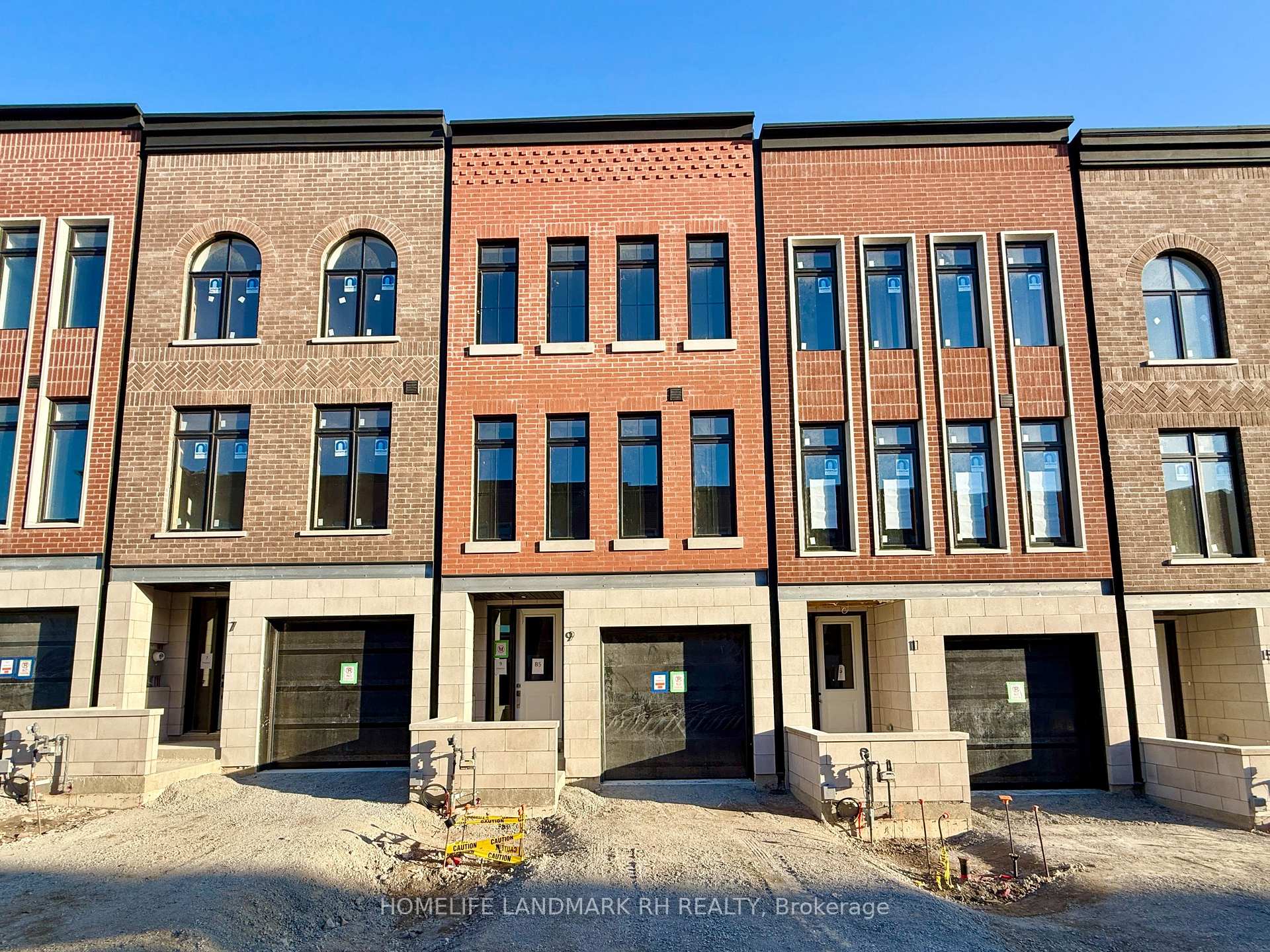 Photo 1 of 9 Chestnut Court, Aurora, Rural Aurora — HOMEH
