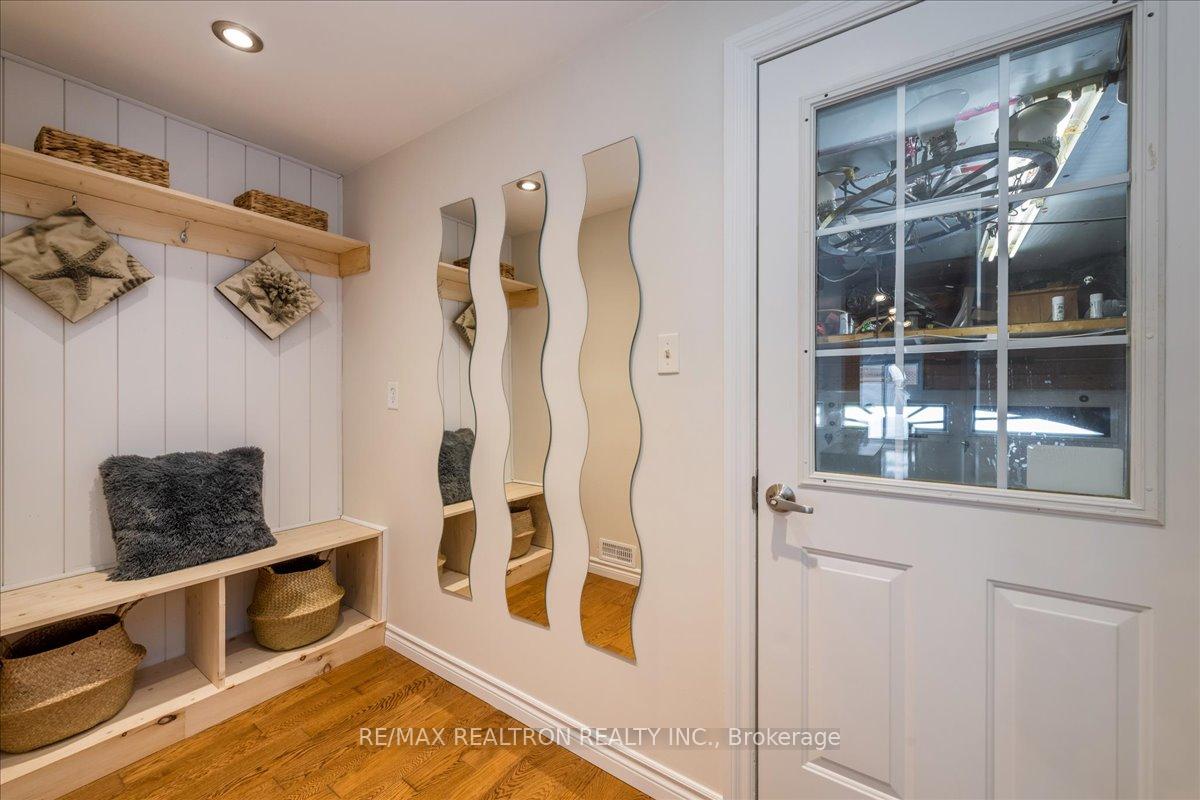 Photo 3 of 22 Hemlock Court, Barrie, Holly — HOMEH