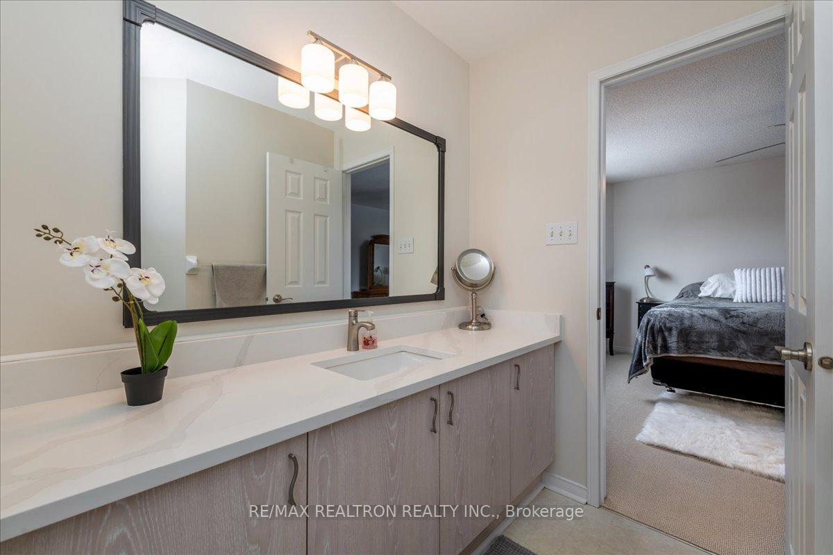 Photo 6 of 22 Hemlock Court, Barrie, Holly — HOMEH