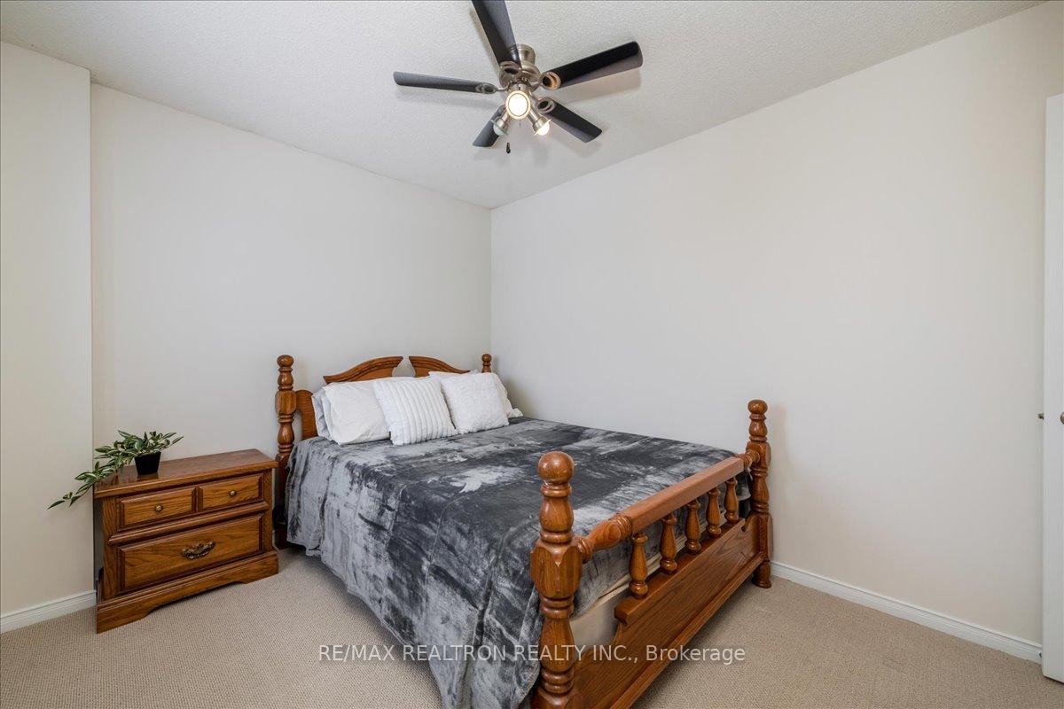 Photo 9 of 22 Hemlock Court, Barrie, Holly — HOMEH