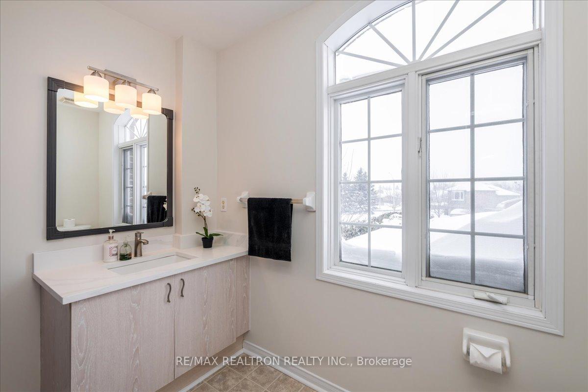 Photo 10 of 22 Hemlock Court, Barrie, Holly — HOMEH