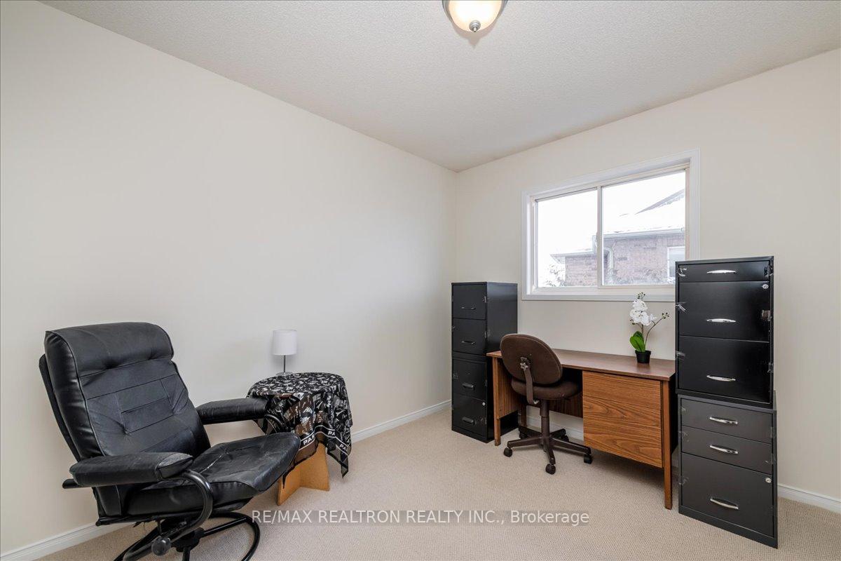 Photo 12 of 22 Hemlock Court, Barrie, Holly — HOMEH