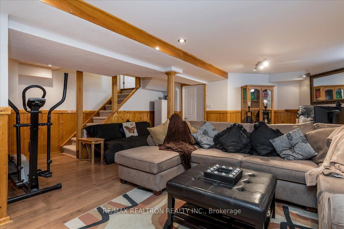 Photo 13 of 22 Hemlock Court, Barrie, Holly — HOMEH